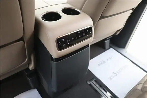 Li Auto MEGA, 2025 25