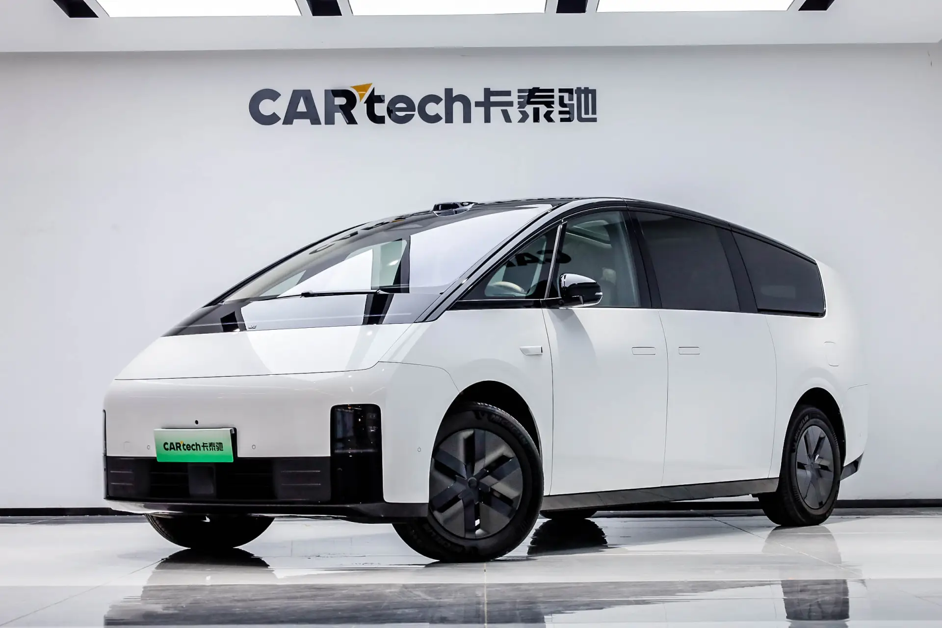 Li Auto MEGA, 2025 1