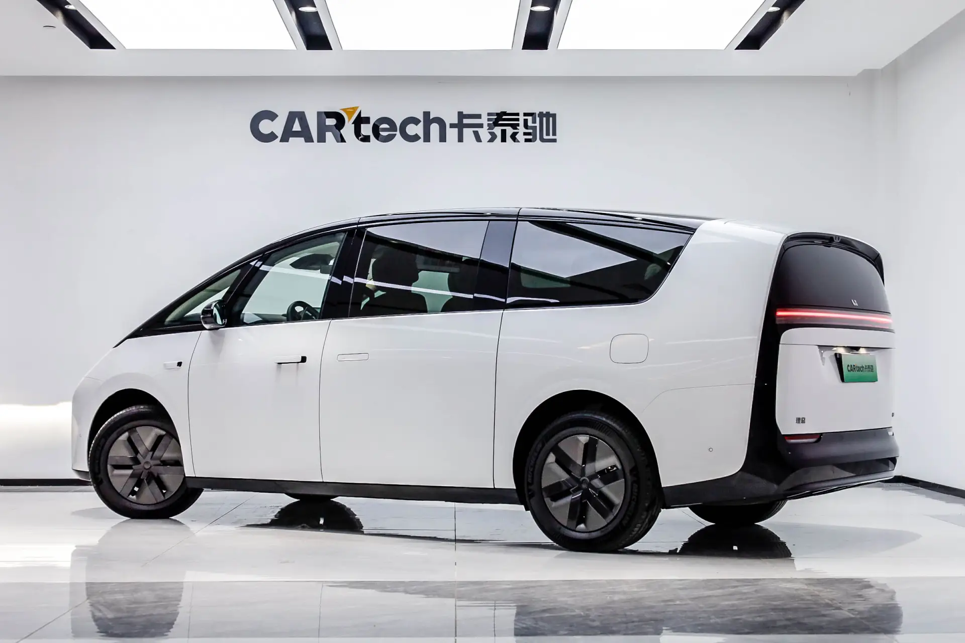 Li Auto MEGA, 2025 4
