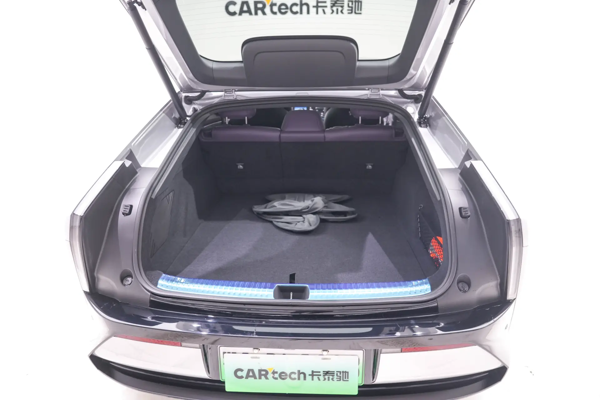 Xpeng P7, 2025 13
