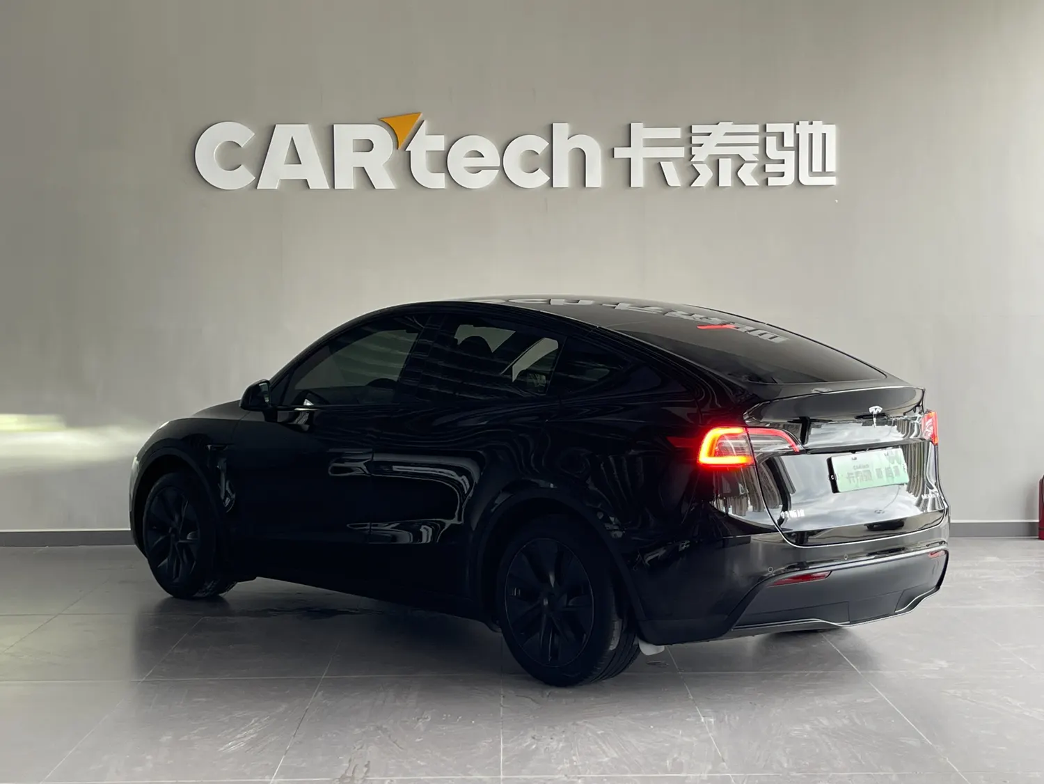 Tesla Model Y, 2024 6