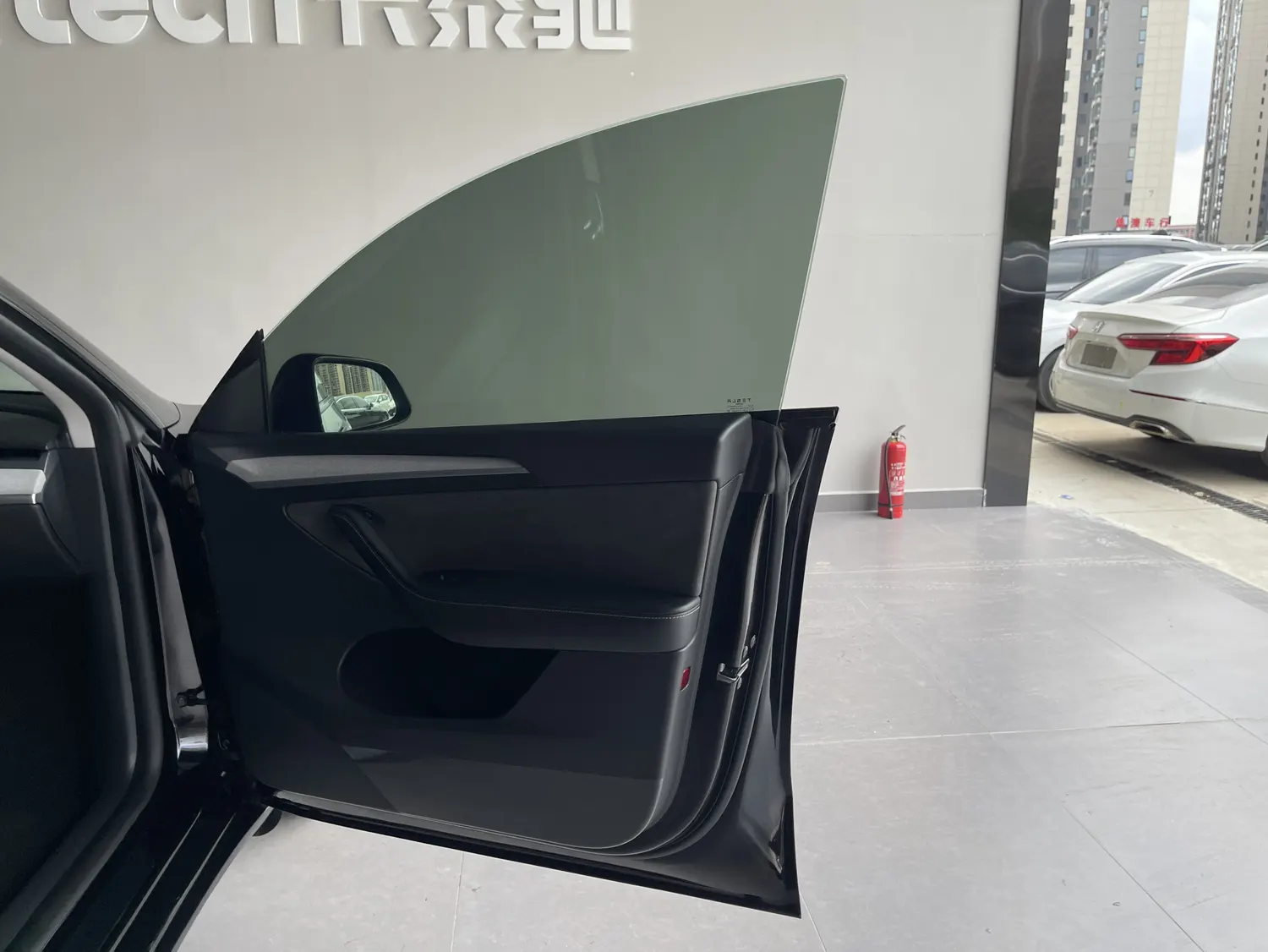 Tesla Model Y, 2024 32