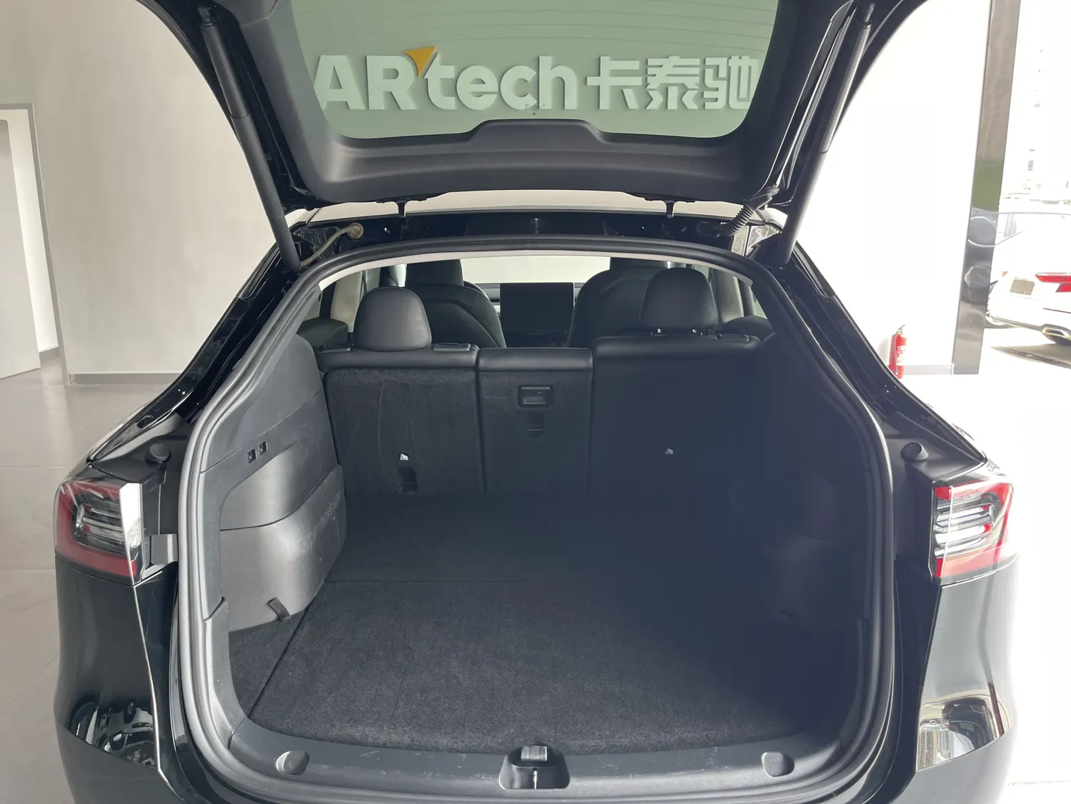 Tesla Model Y, 2024 29