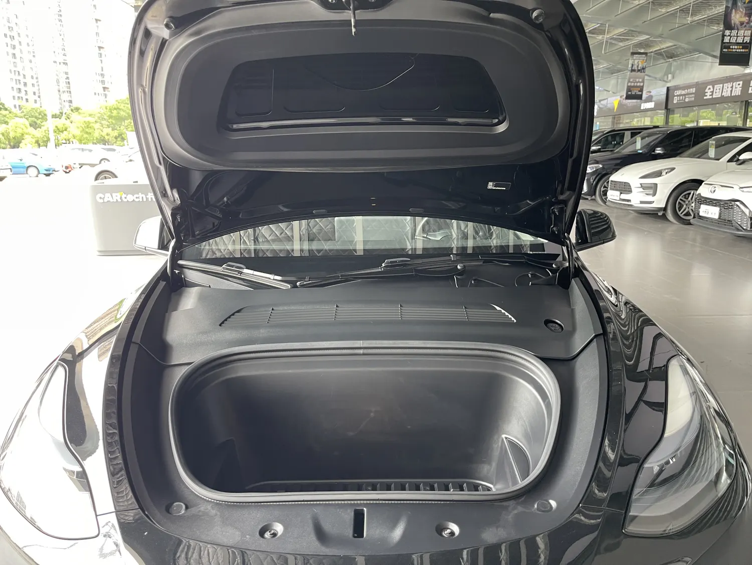 Tesla Model Y, 2024 31