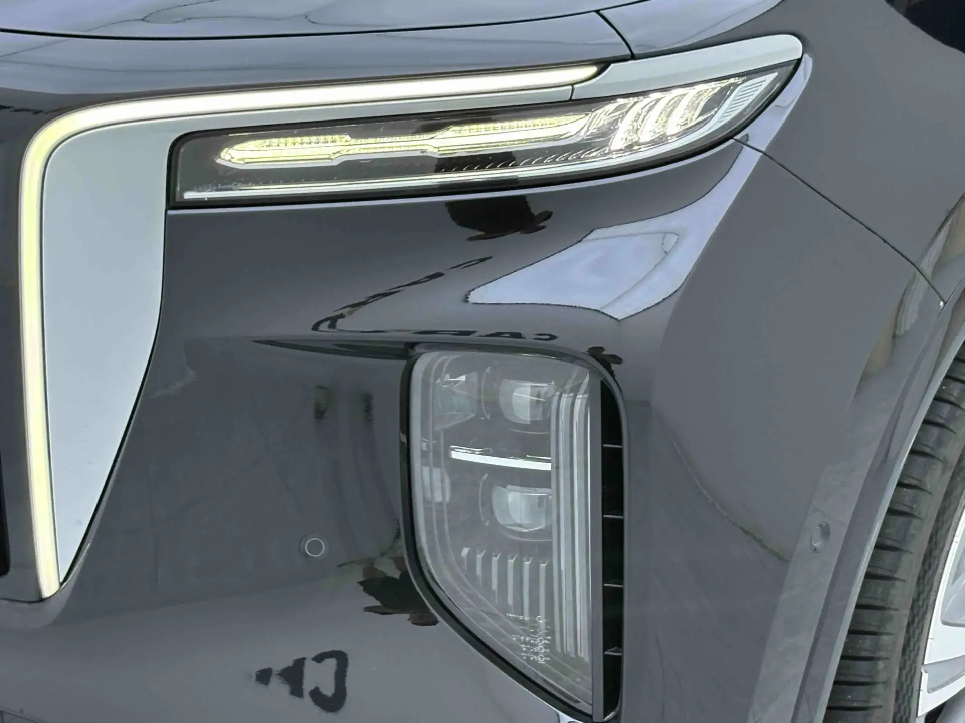 Hongqi E-HS9, 2023 24