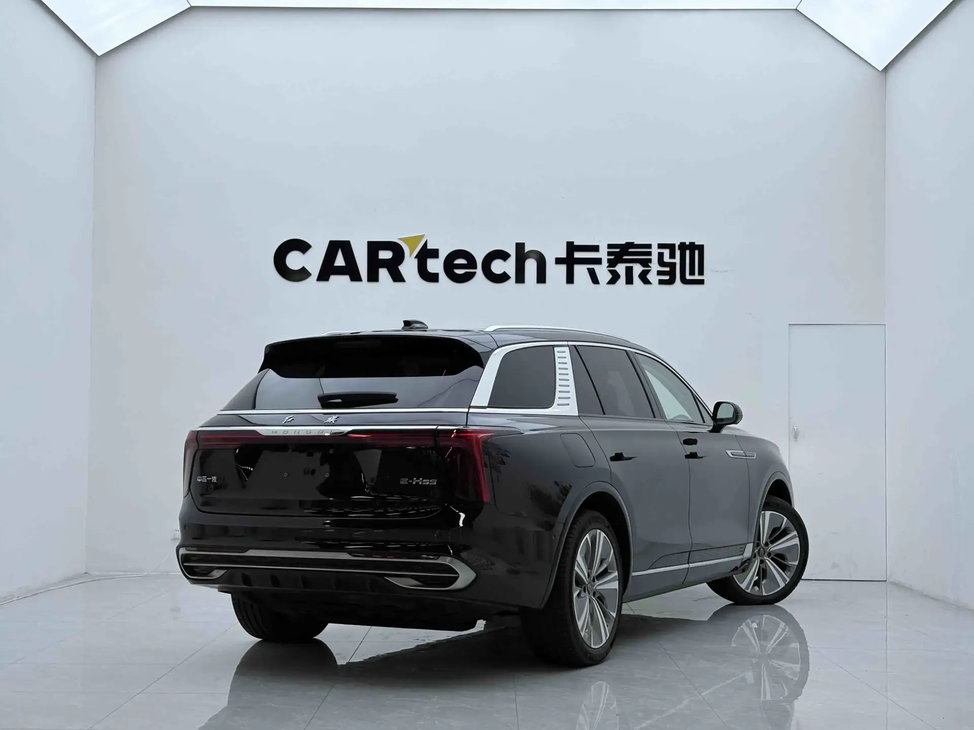 Hongqi E-HS9, 2023 4
