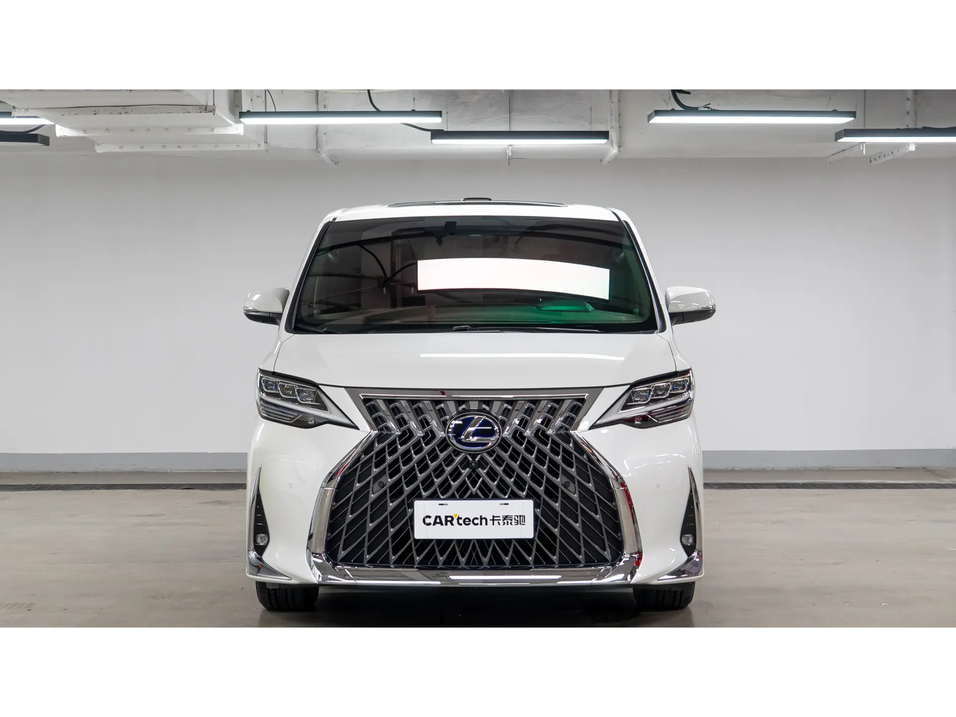 Lexus LM 300h