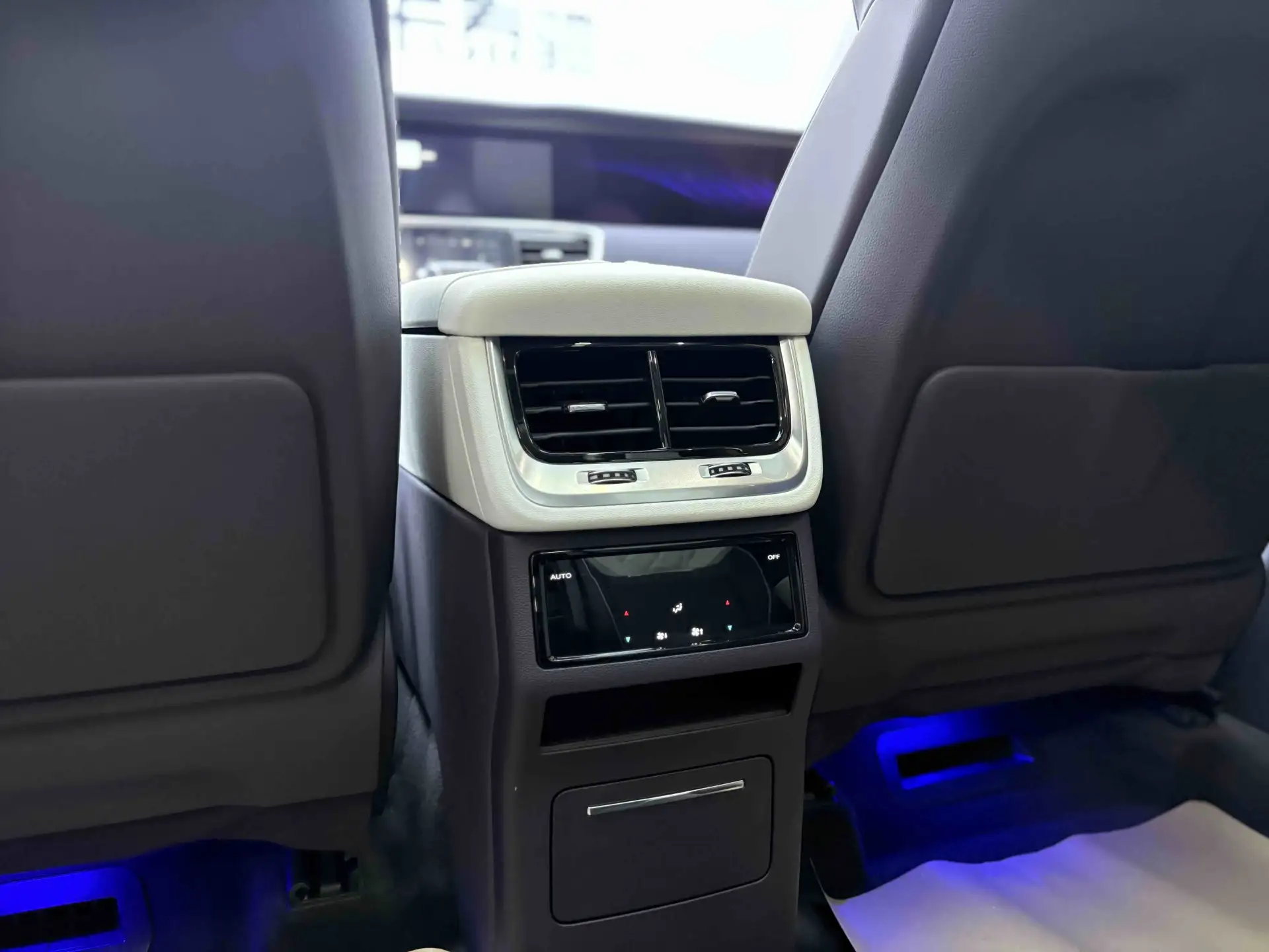 Hongqi E-HS9, 2023 20