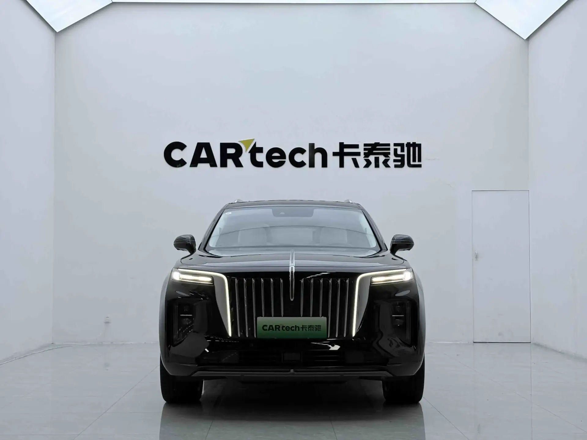 Hongqi E-HS9, 2023 2