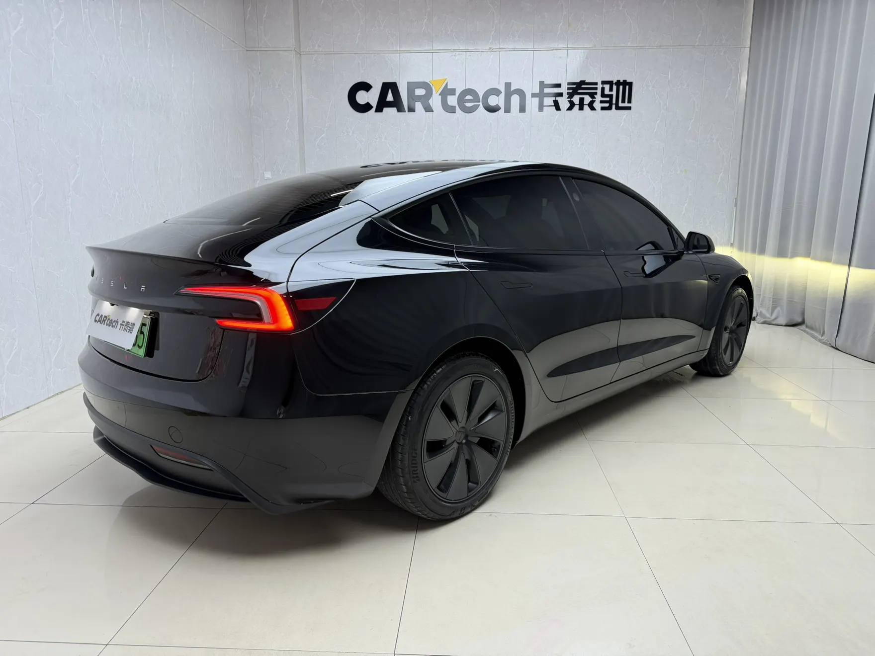 Tesla Model 3, 2025 3