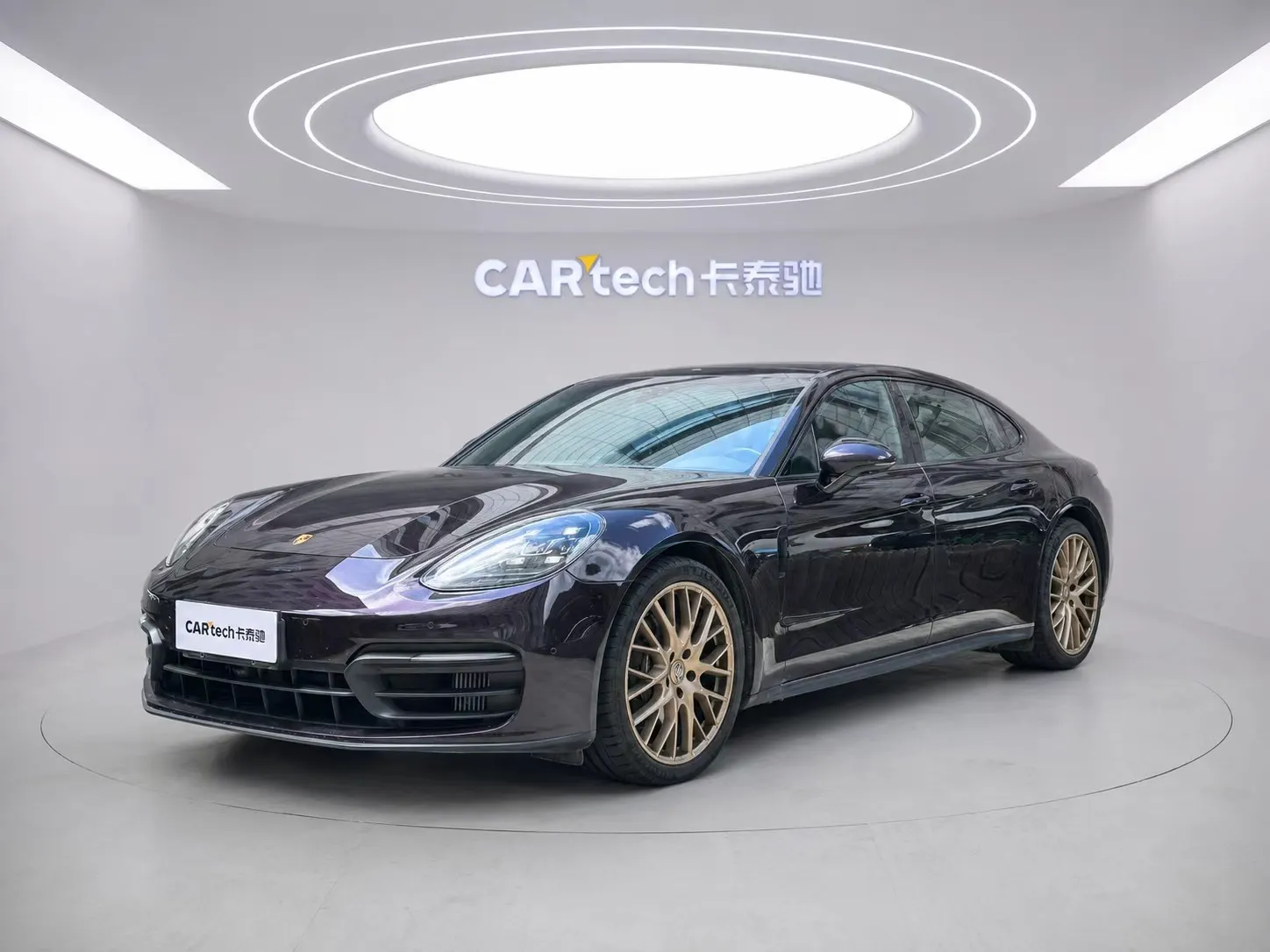 Porsche Panamera, 2023 1