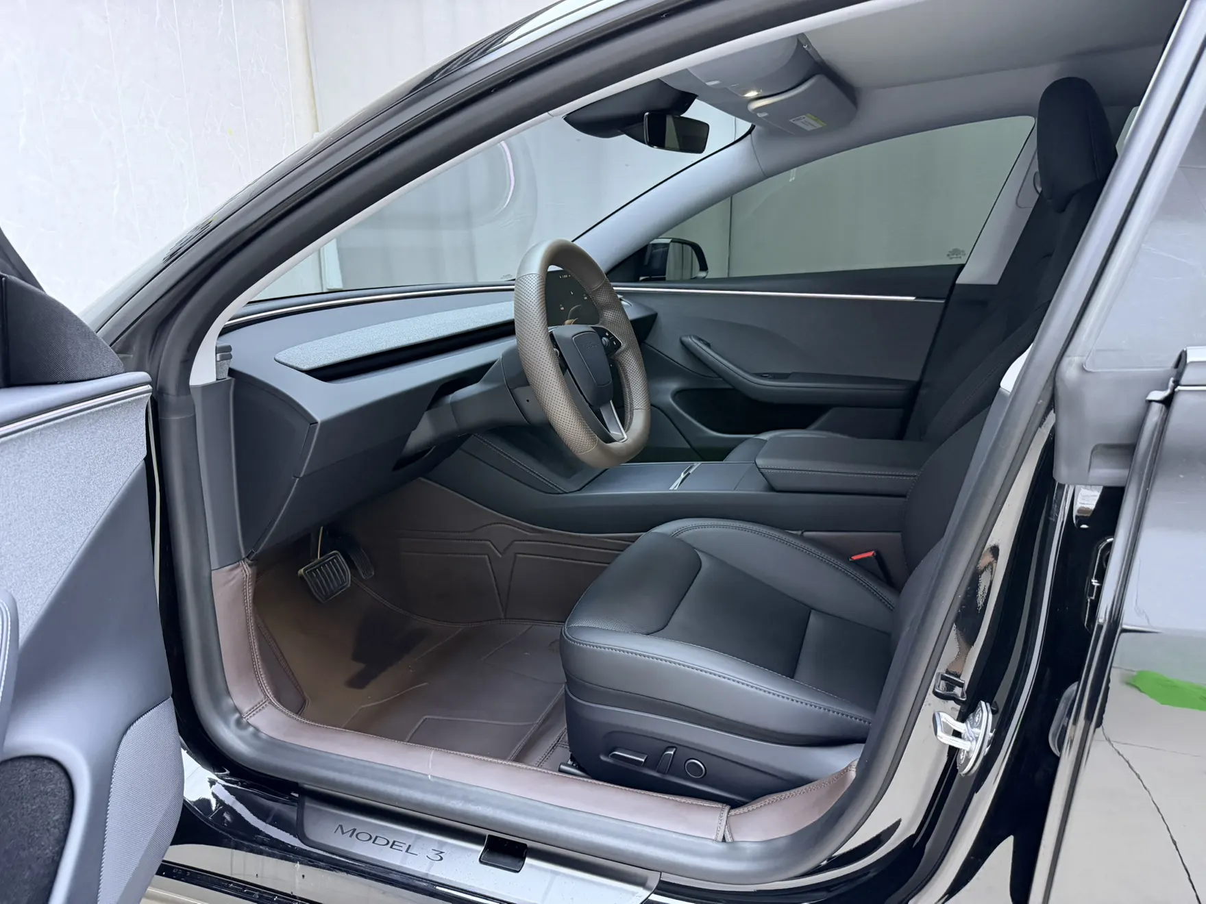 Tesla Model 3, 2025 11