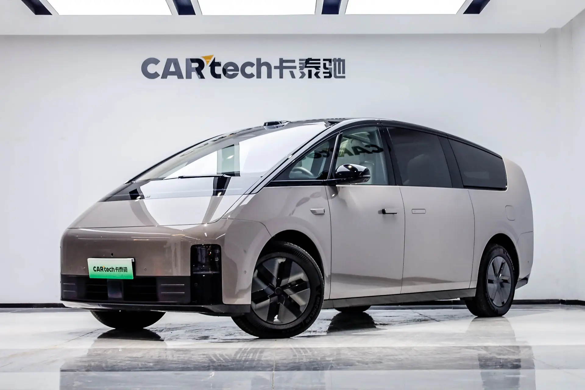 Li Auto MEGA, 2025 13