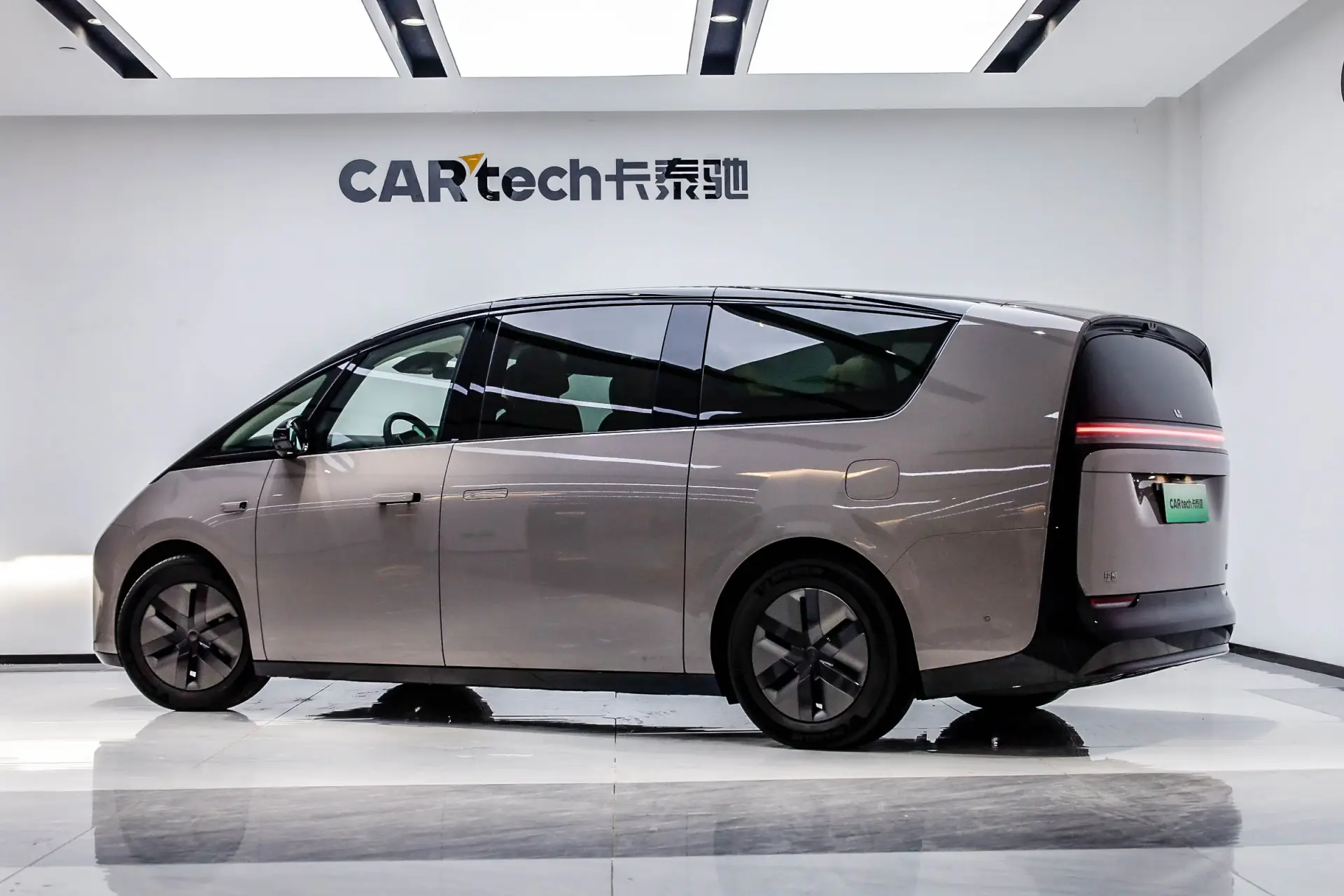 Li Auto MEGA, 2025 3