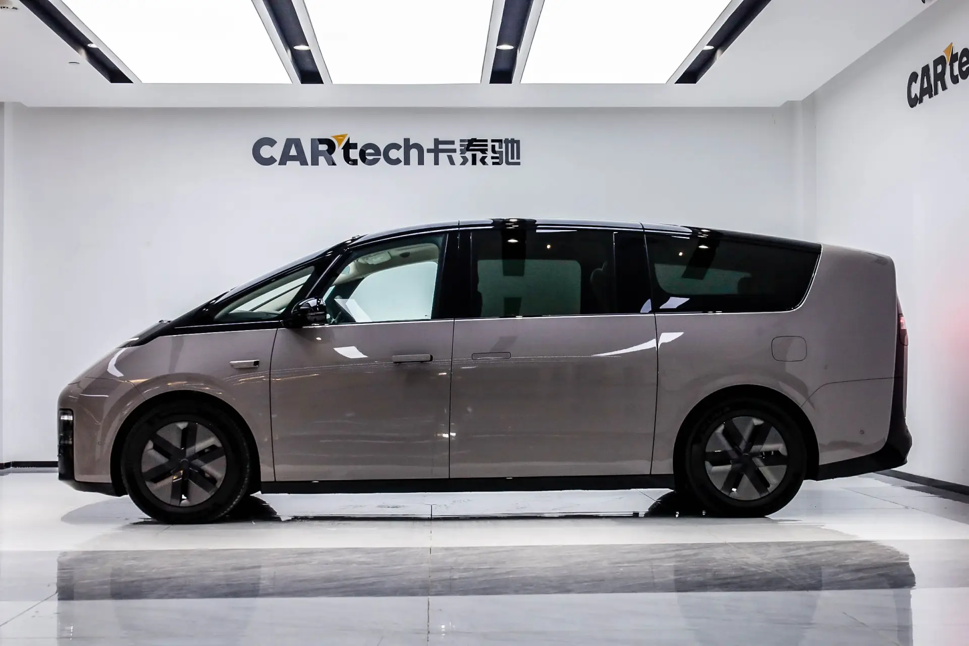 Li Auto MEGA, 2025 4