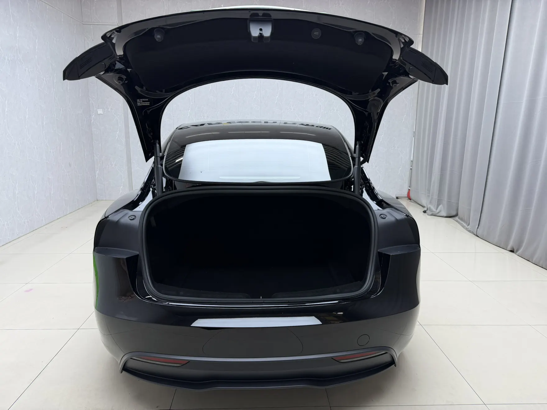 Tesla Model 3, 2025 6