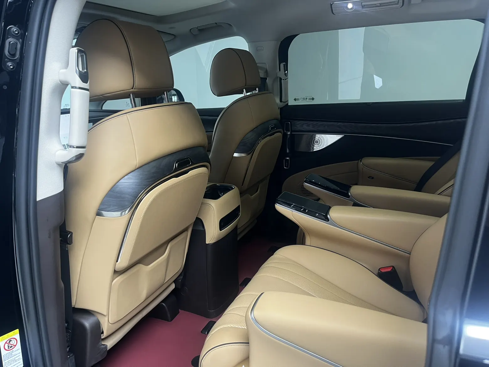 Denza D9, 2024 13