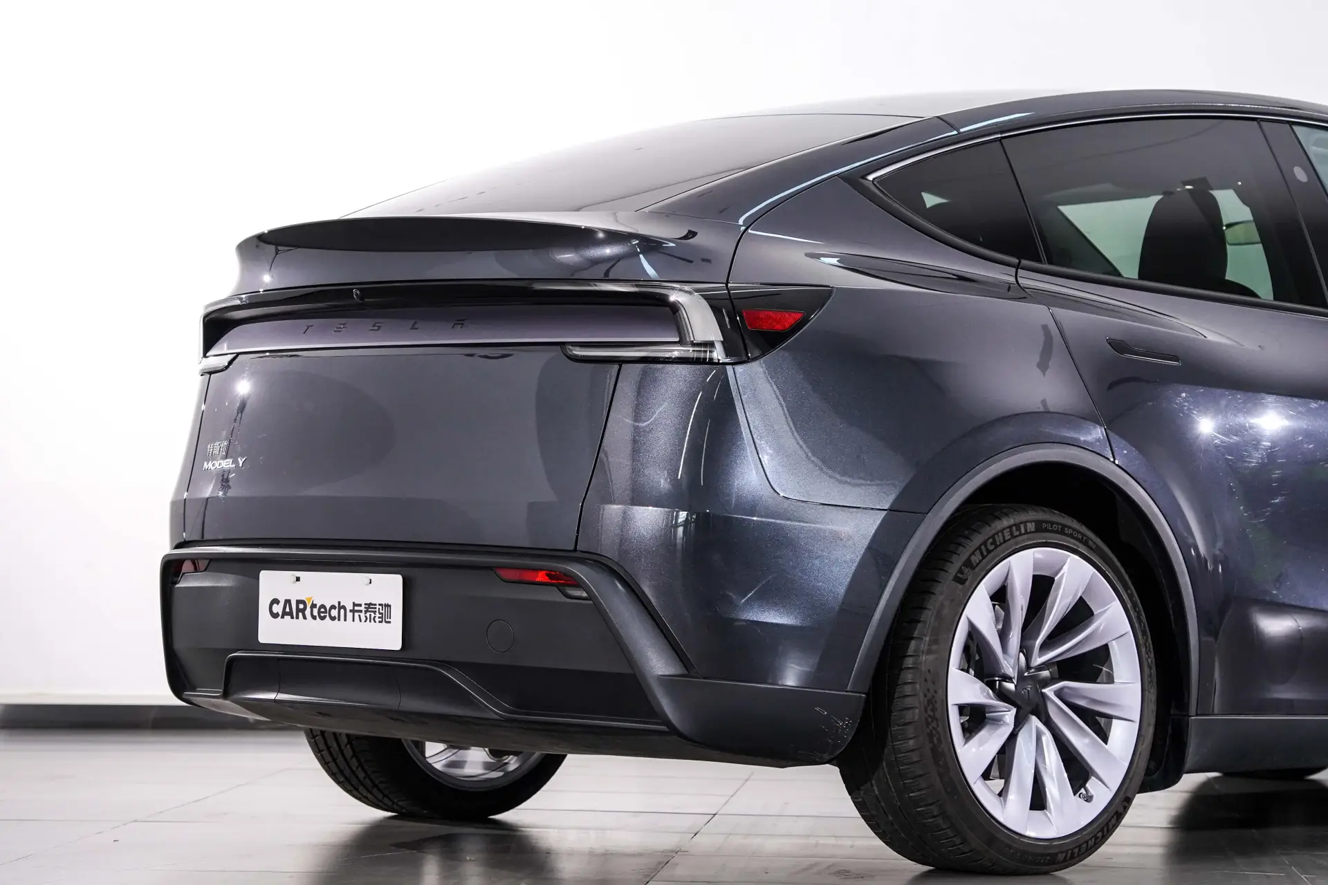 Tesla Model Y, 2025 7
