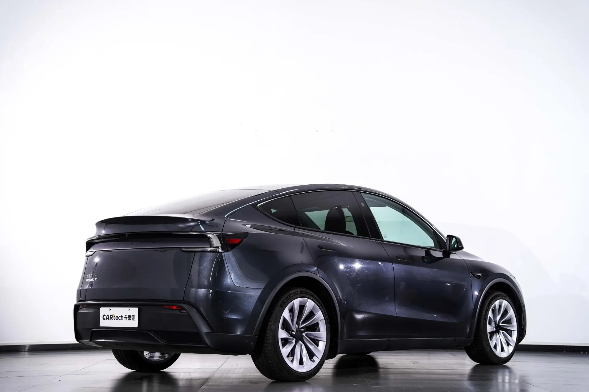 Tesla Model Y, 2025 4