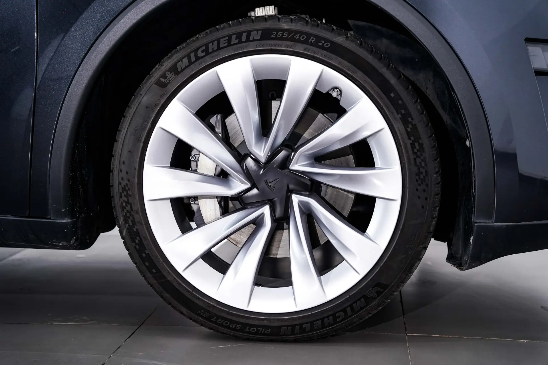 Tesla Model Y, 2025 10