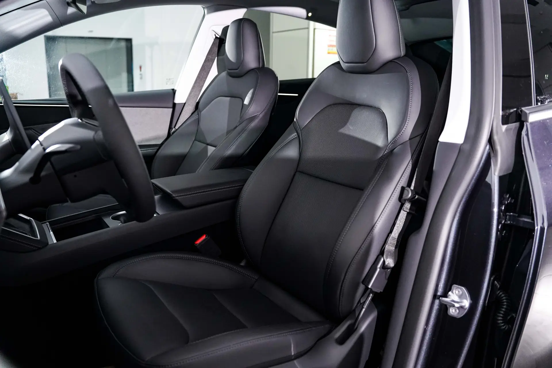 Tesla Model Y, 2025 18