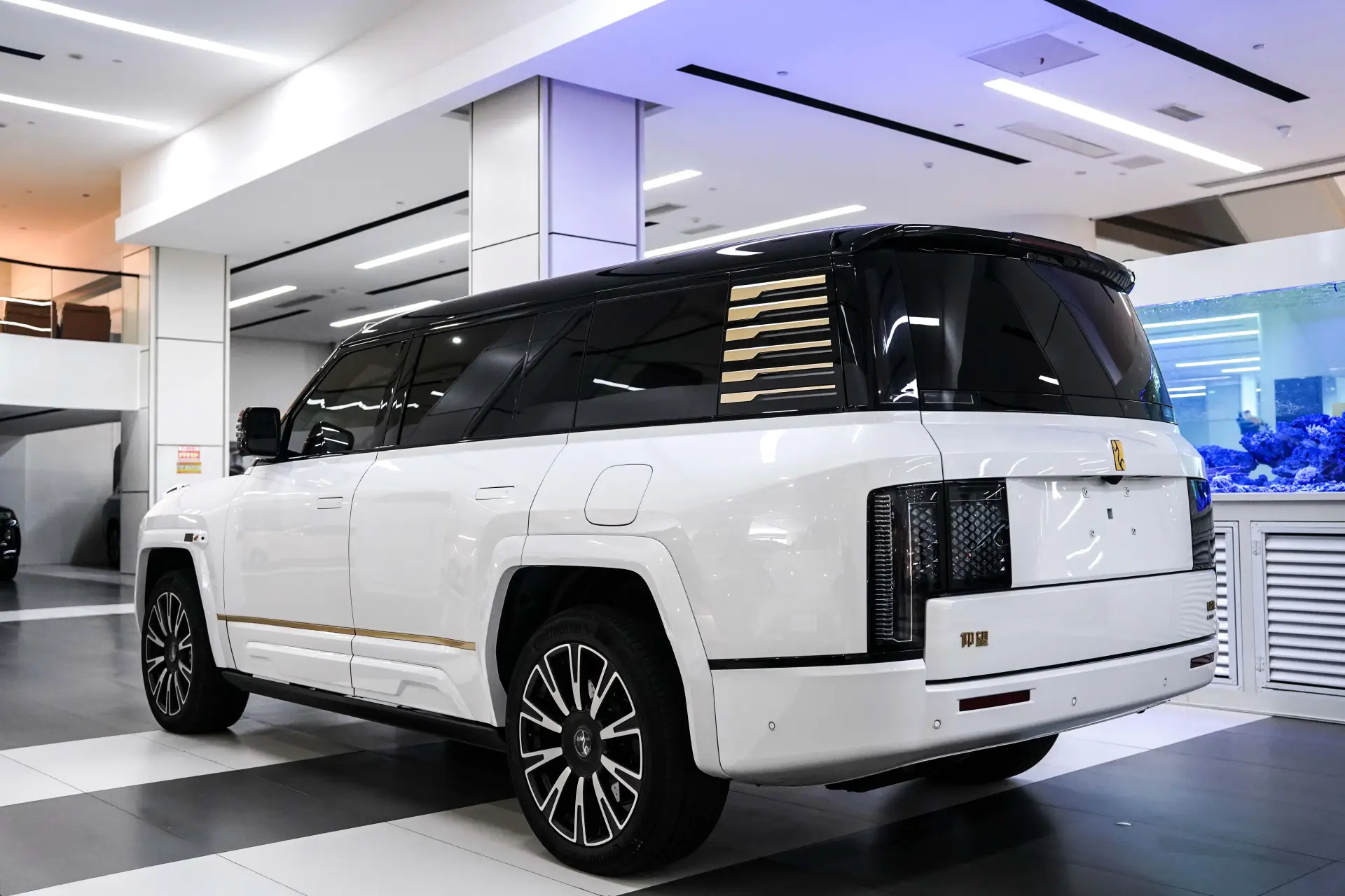Yangwang U8, 2025 7