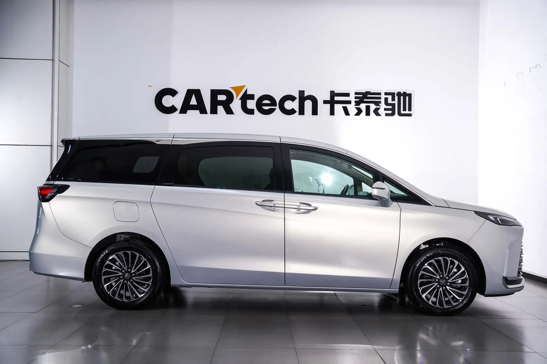 Buick GL8, 2025 3