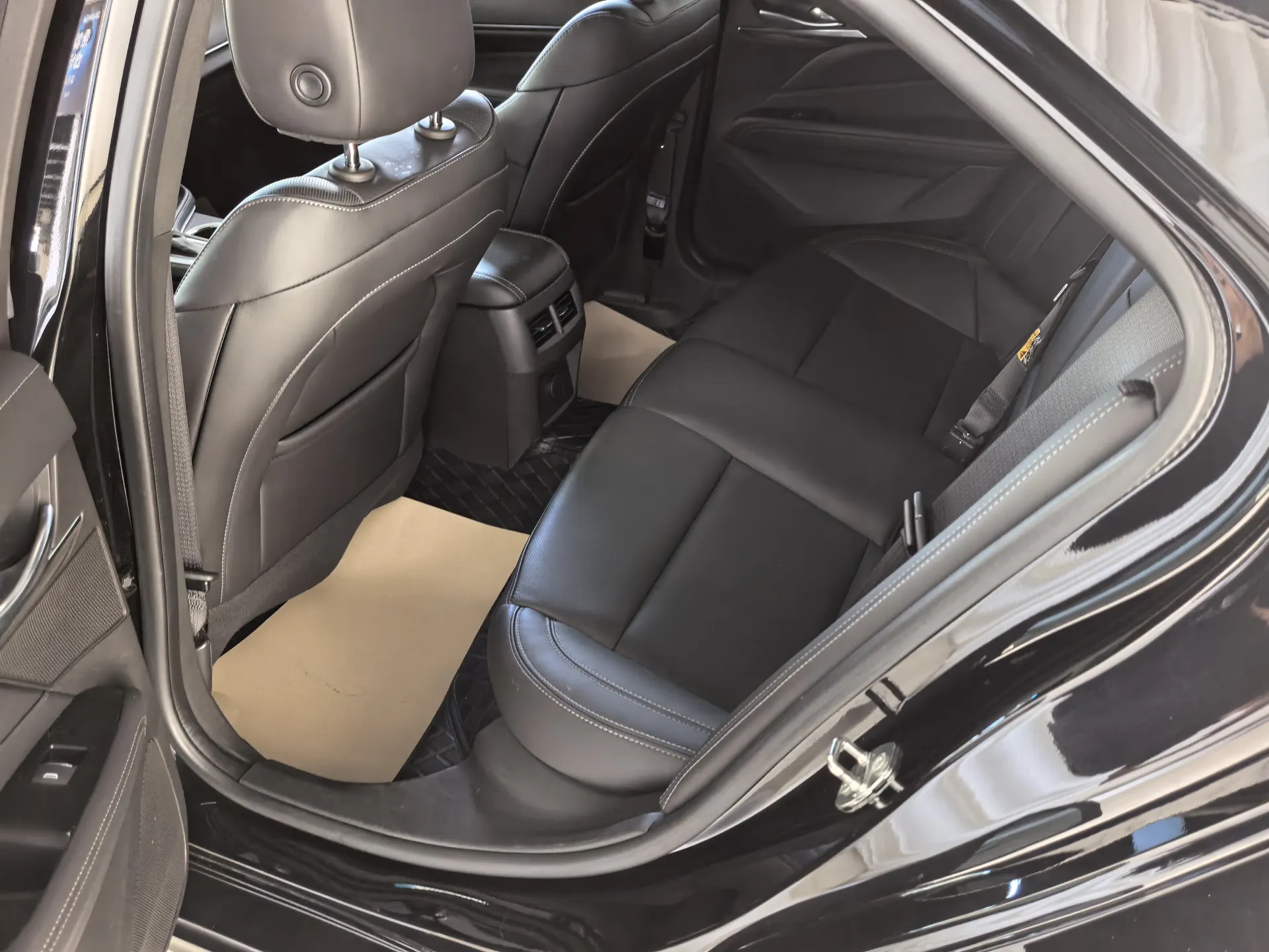 Cadillac CT4, 2023 13