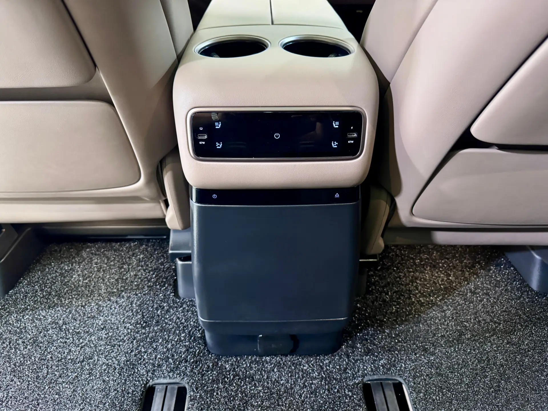 Li Auto MEGA, 2025 19