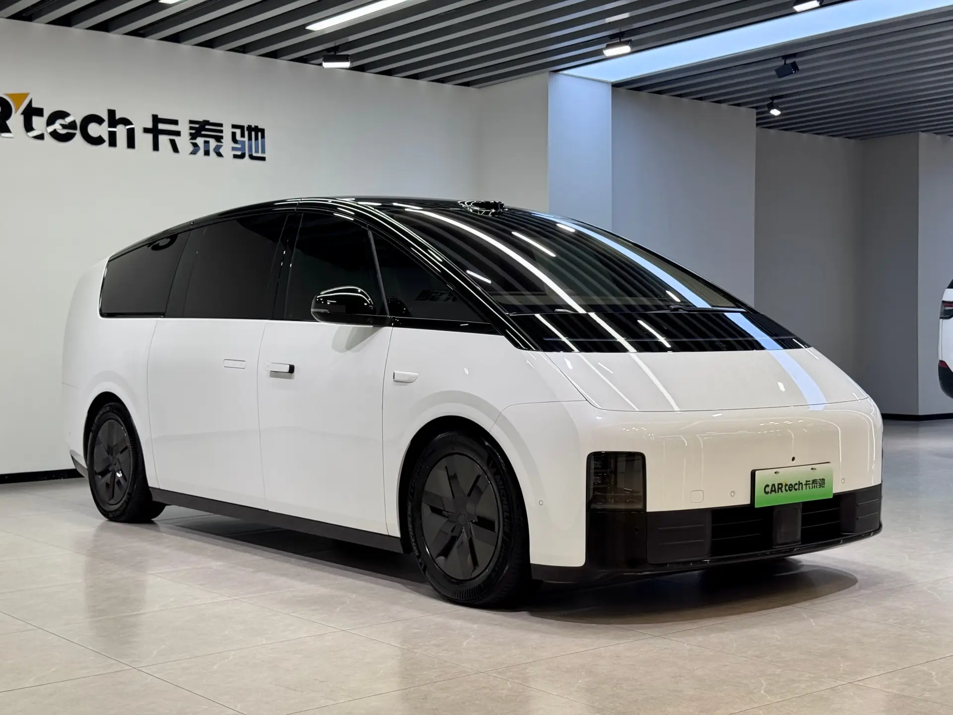 Li Auto MEGA, 2025 25