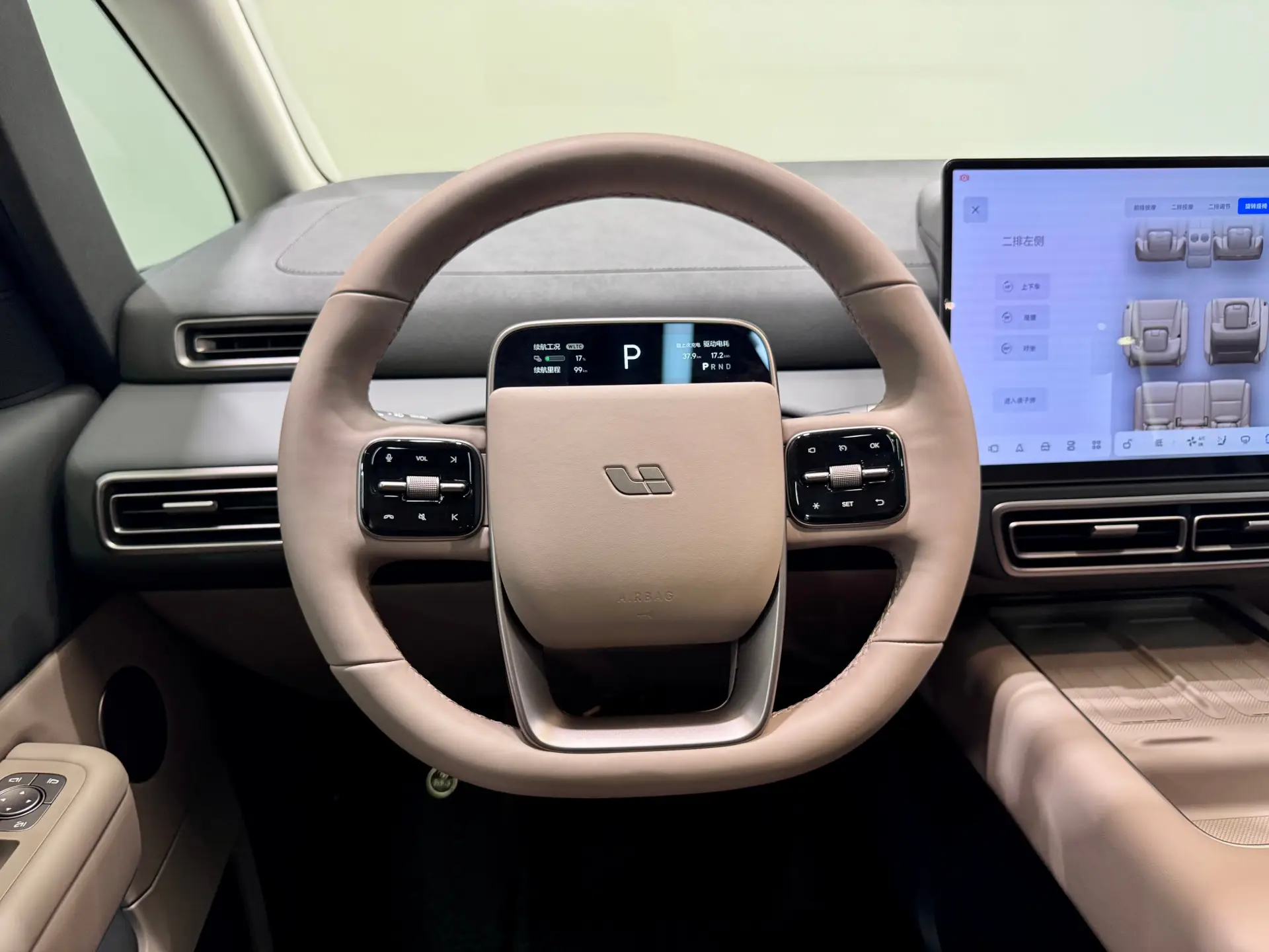 Li Auto MEGA, 2025 10