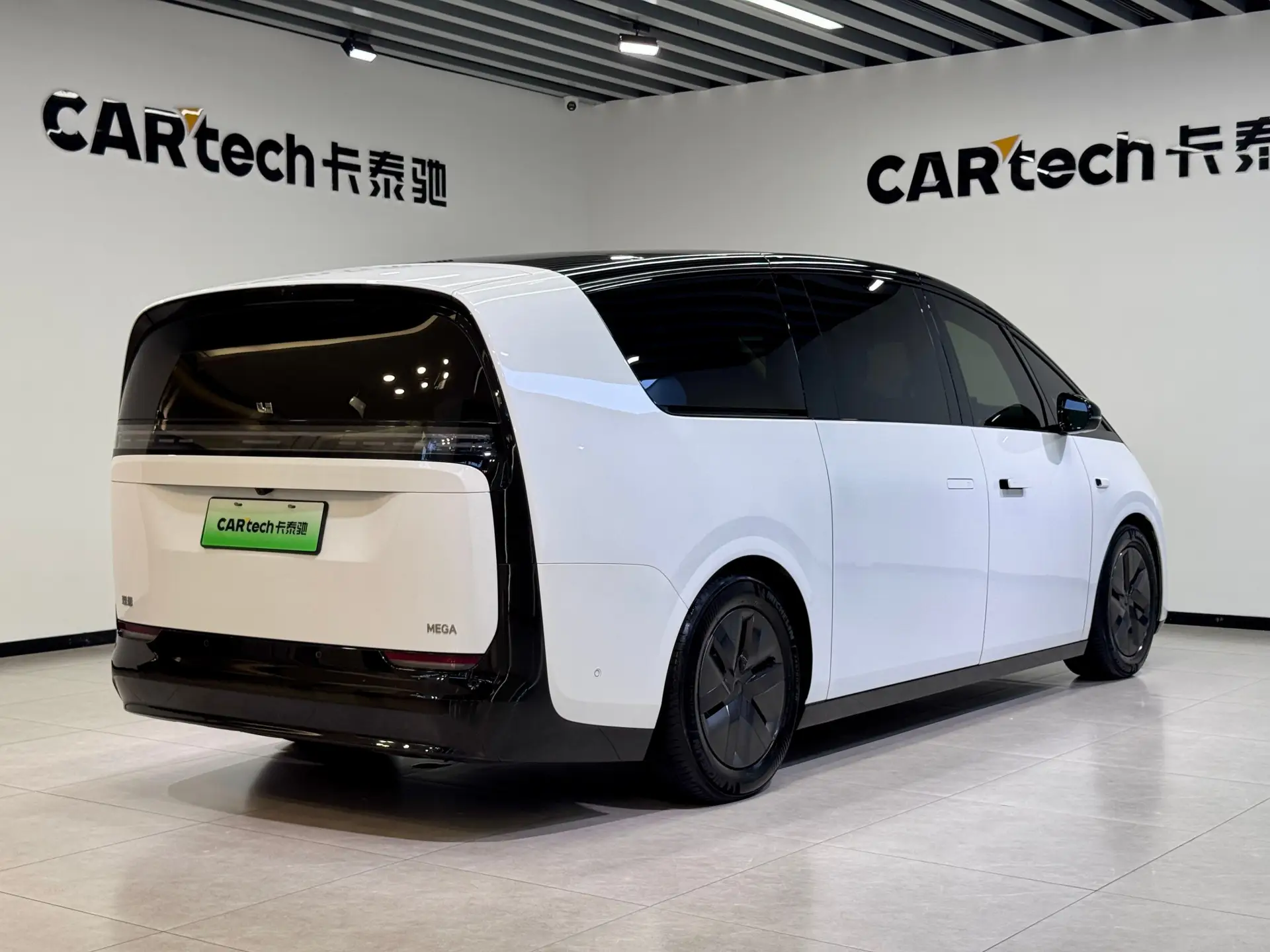 Li Auto MEGA, 2025 28