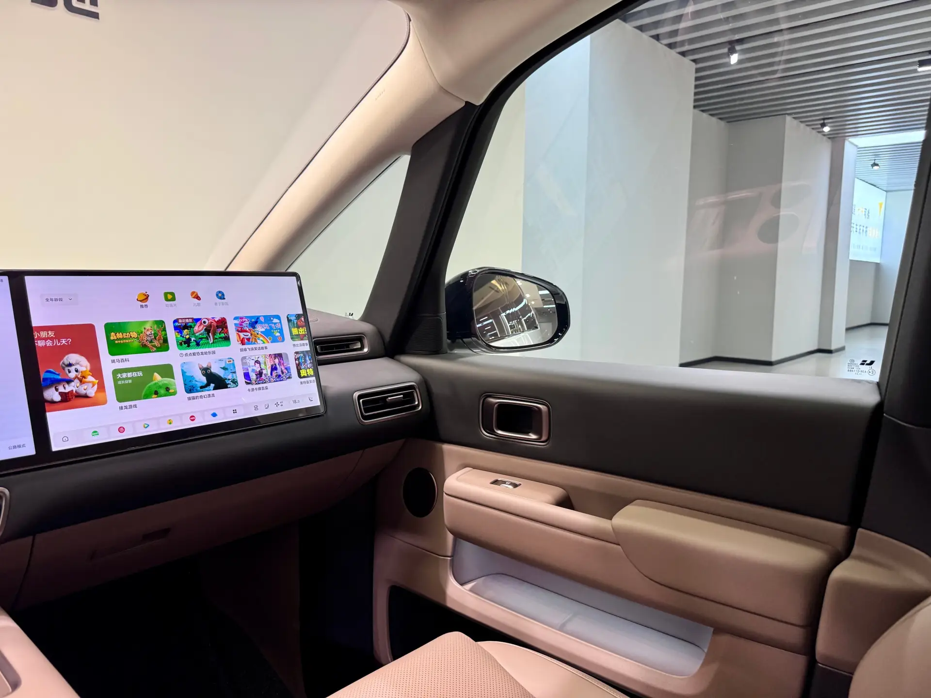 Li Auto MEGA, 2025 16