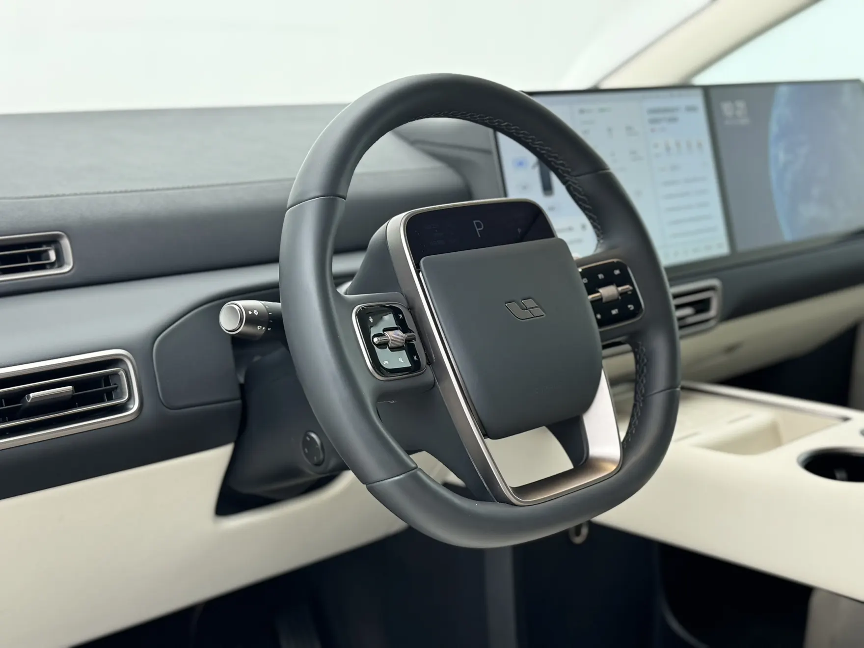 Li Auto MEGA, 2025 8