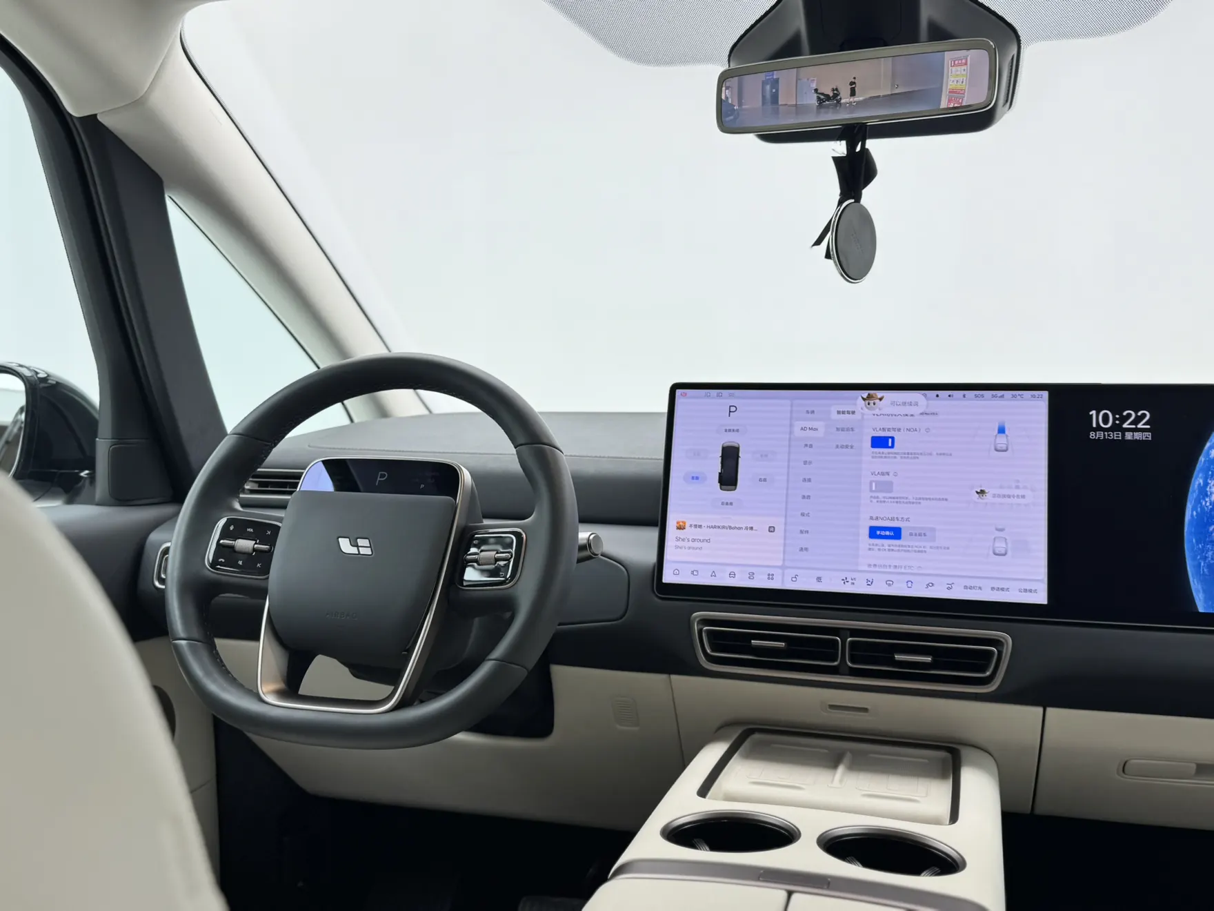Li Auto MEGA, 2025 16