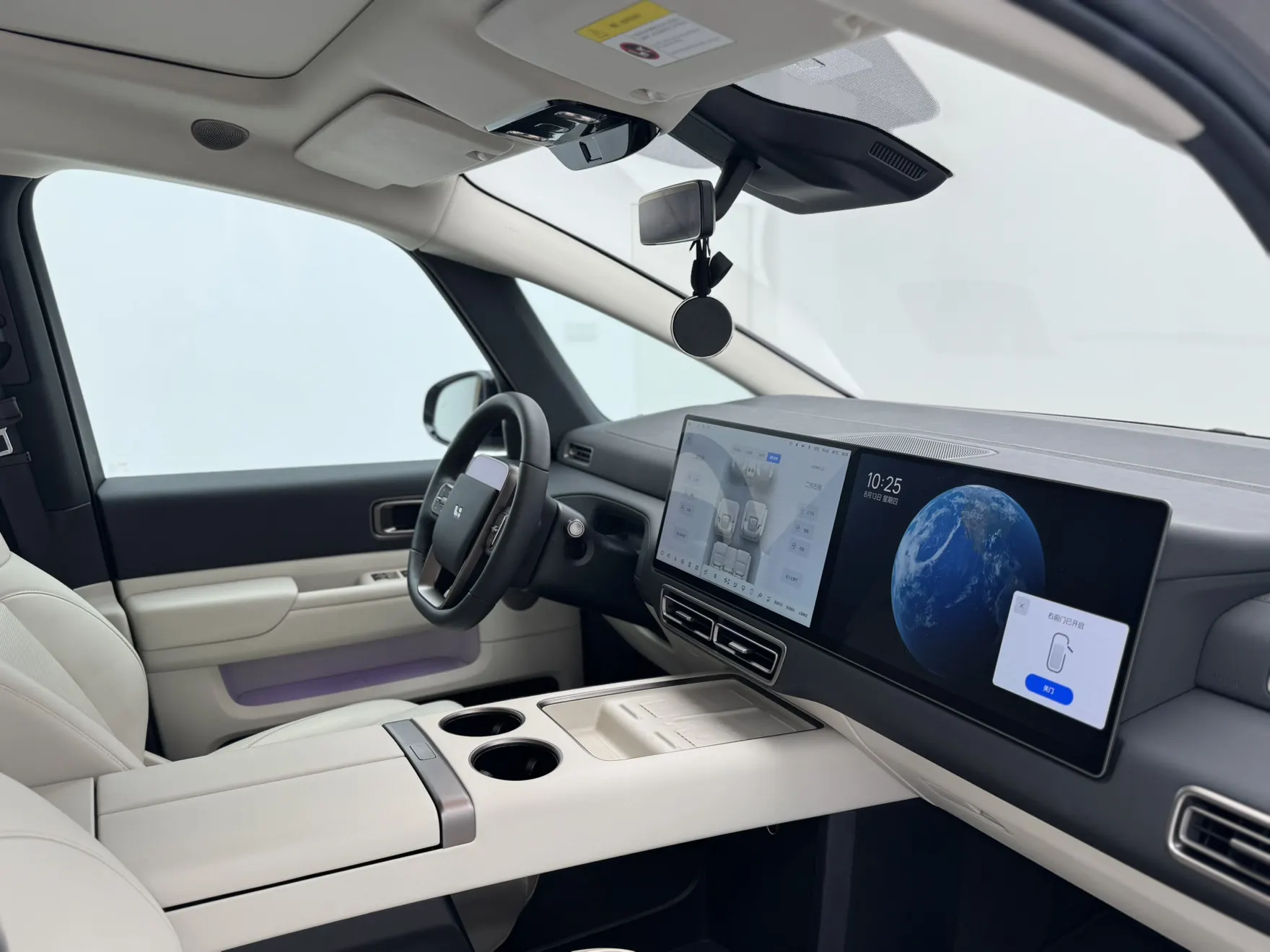 Li Auto MEGA, 2025 25