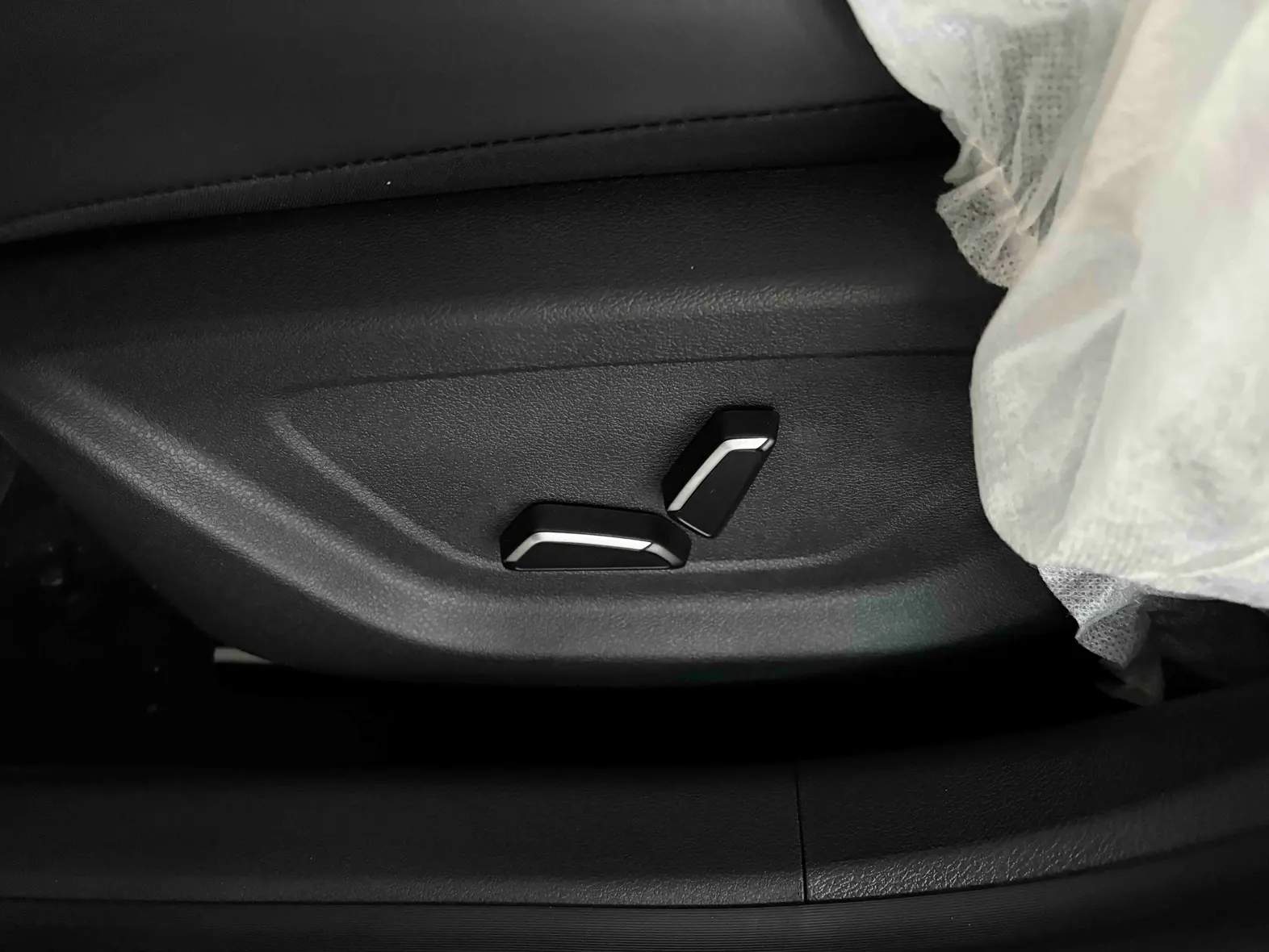 Geely Binray, 2026 28