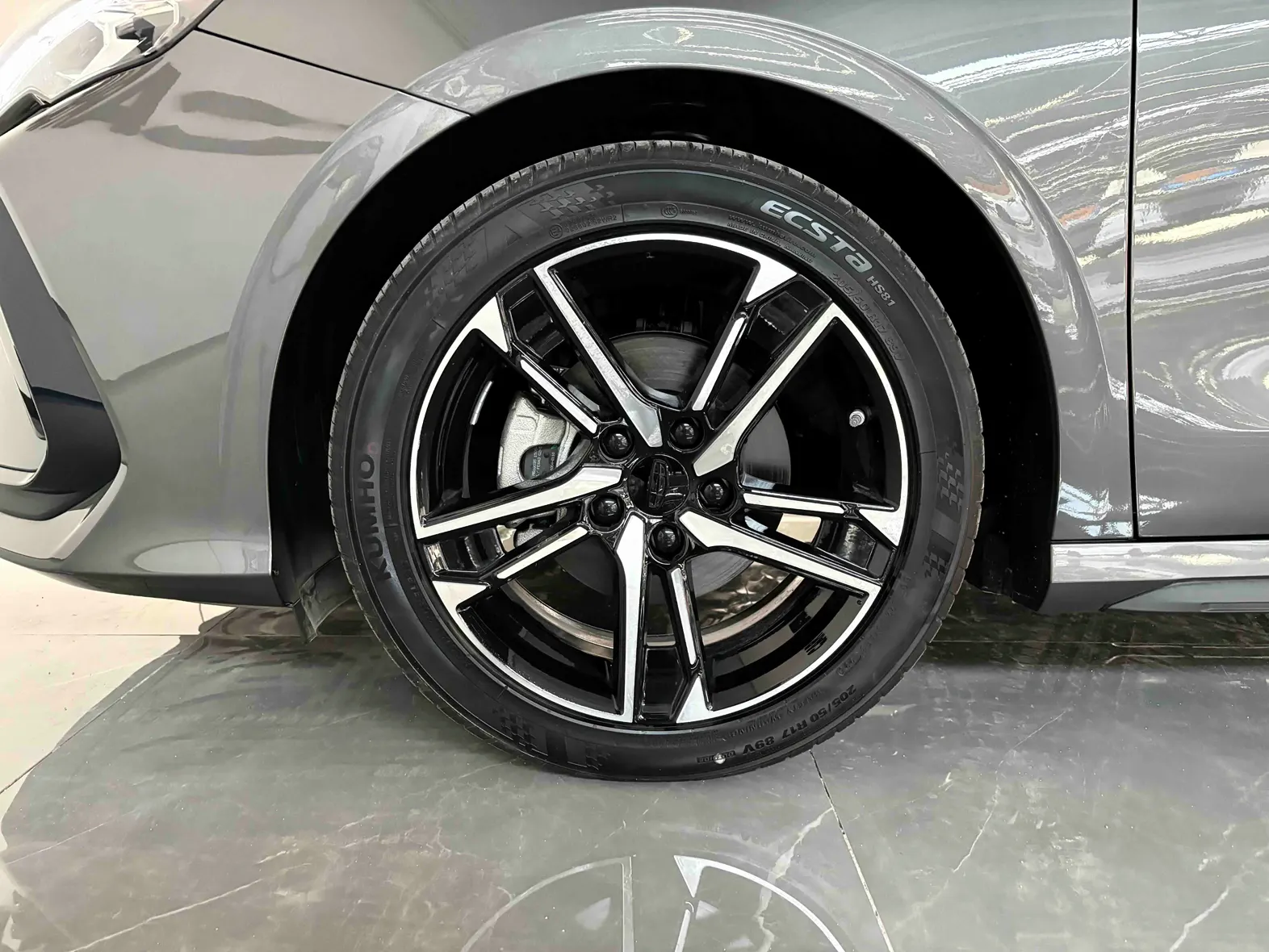 Geely Binray, 2026 9