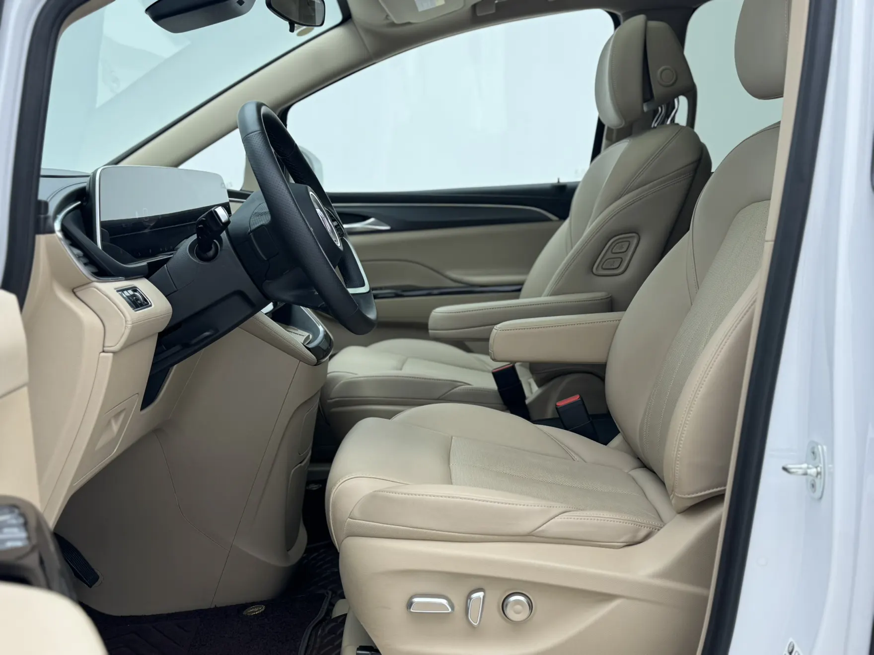 Buick GL8, 2025 11