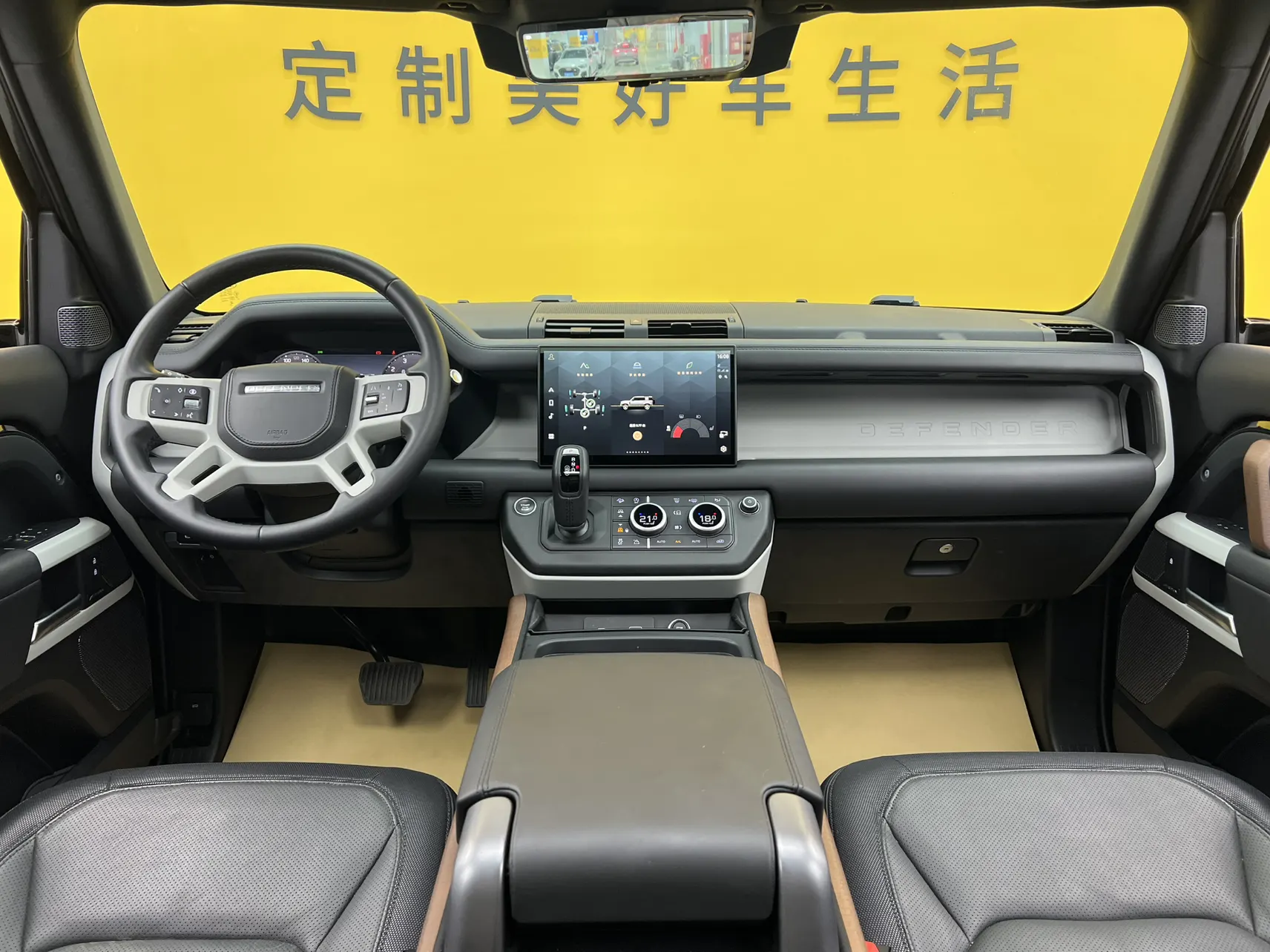Land Rover Defender, 2023 45