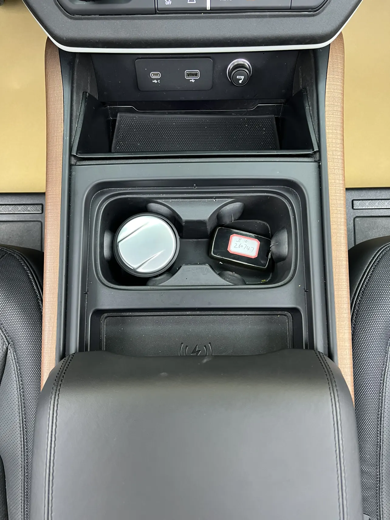 Land Rover Defender, 2023 28