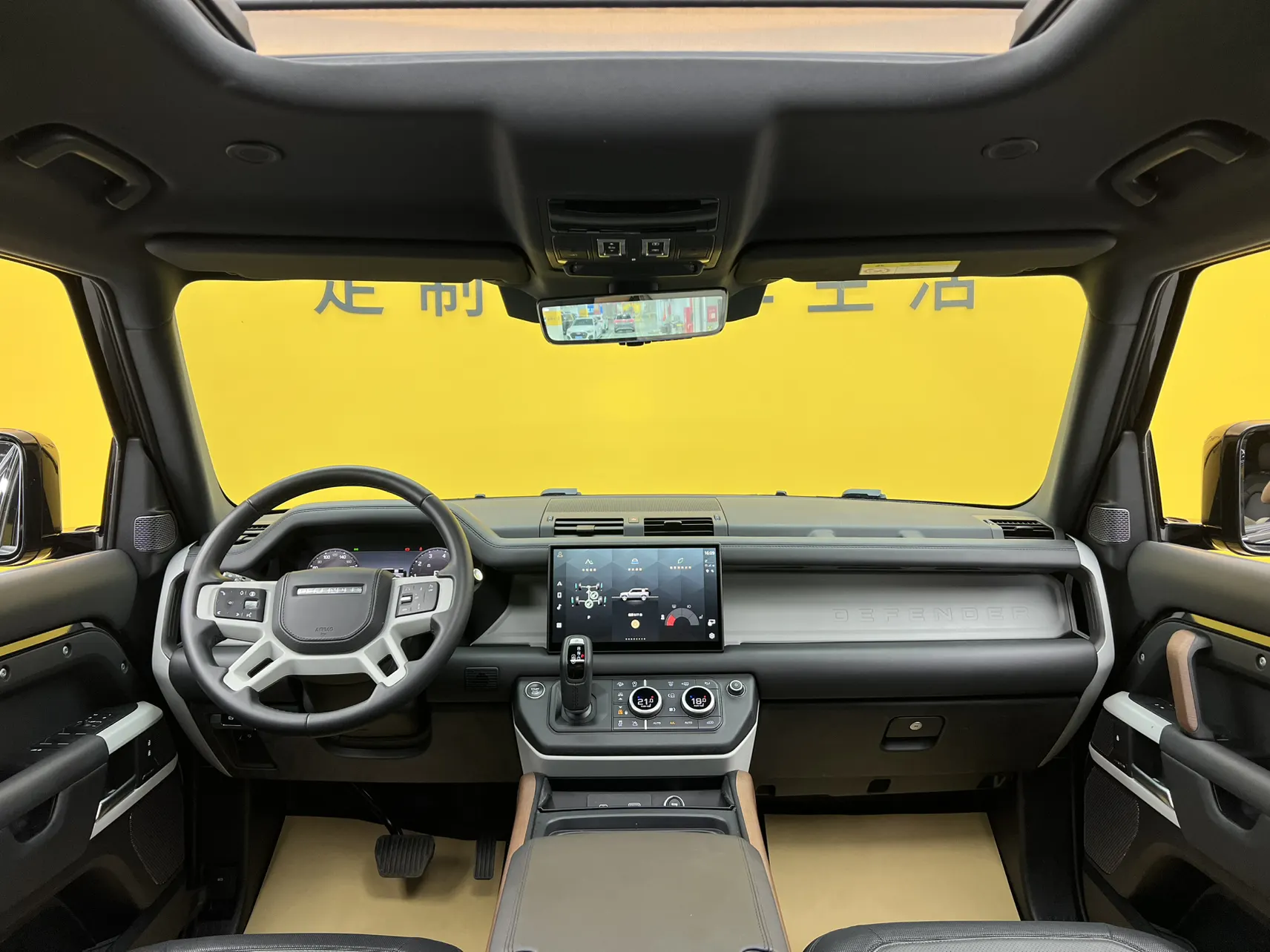 Land Rover Defender, 2023 14