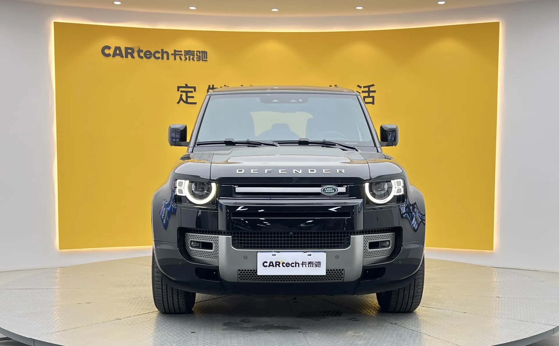 Land Rover Defender, 2023 3