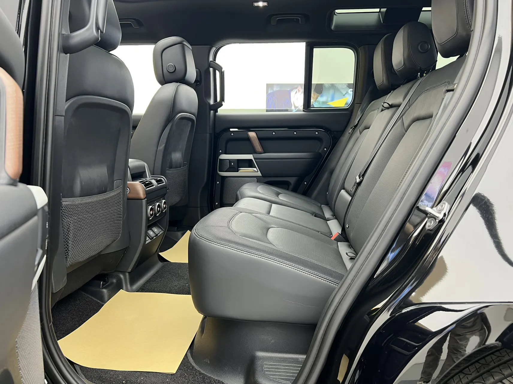 Land Rover Defender, 2023 42