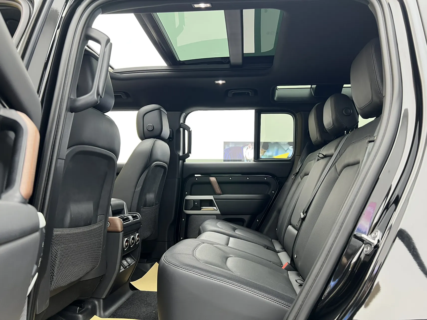 Land Rover Defender, 2023 20