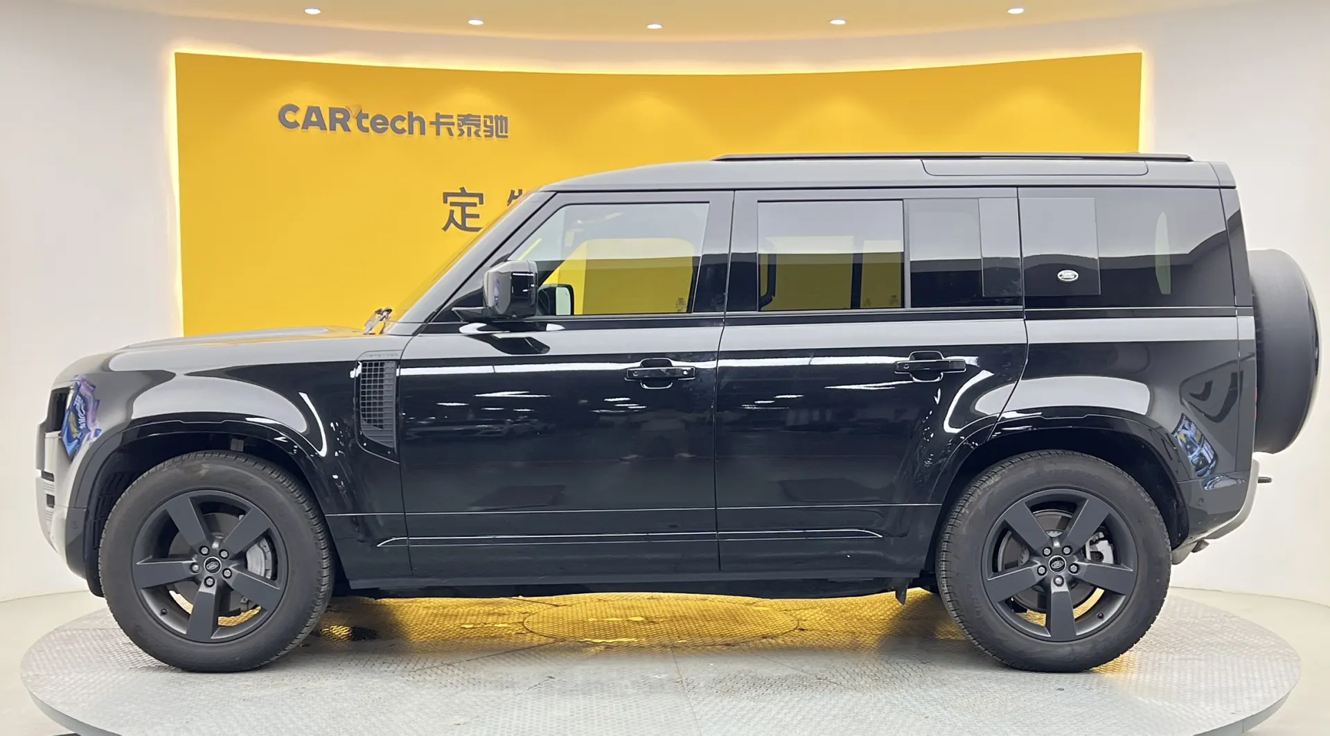 Land Rover Defender, 2023 7