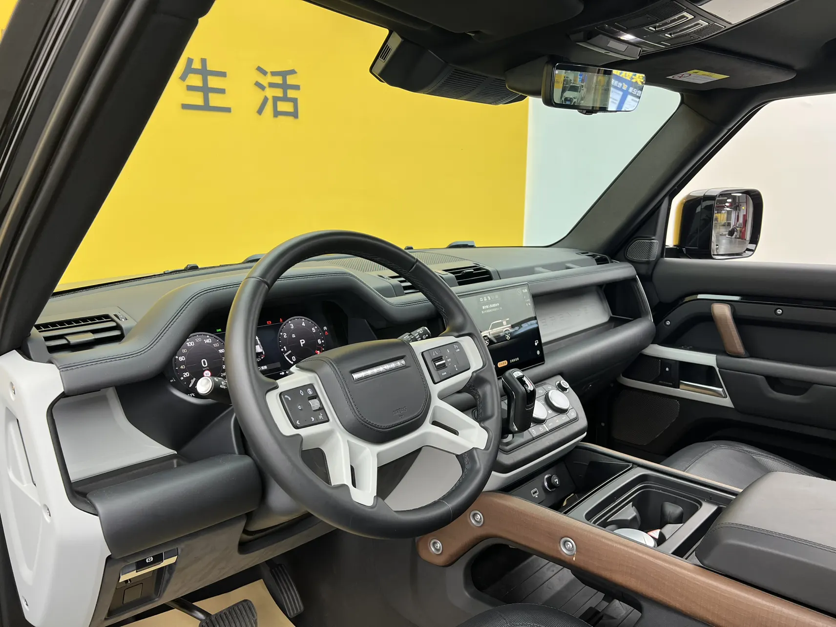 Land Rover Defender, 2023 39