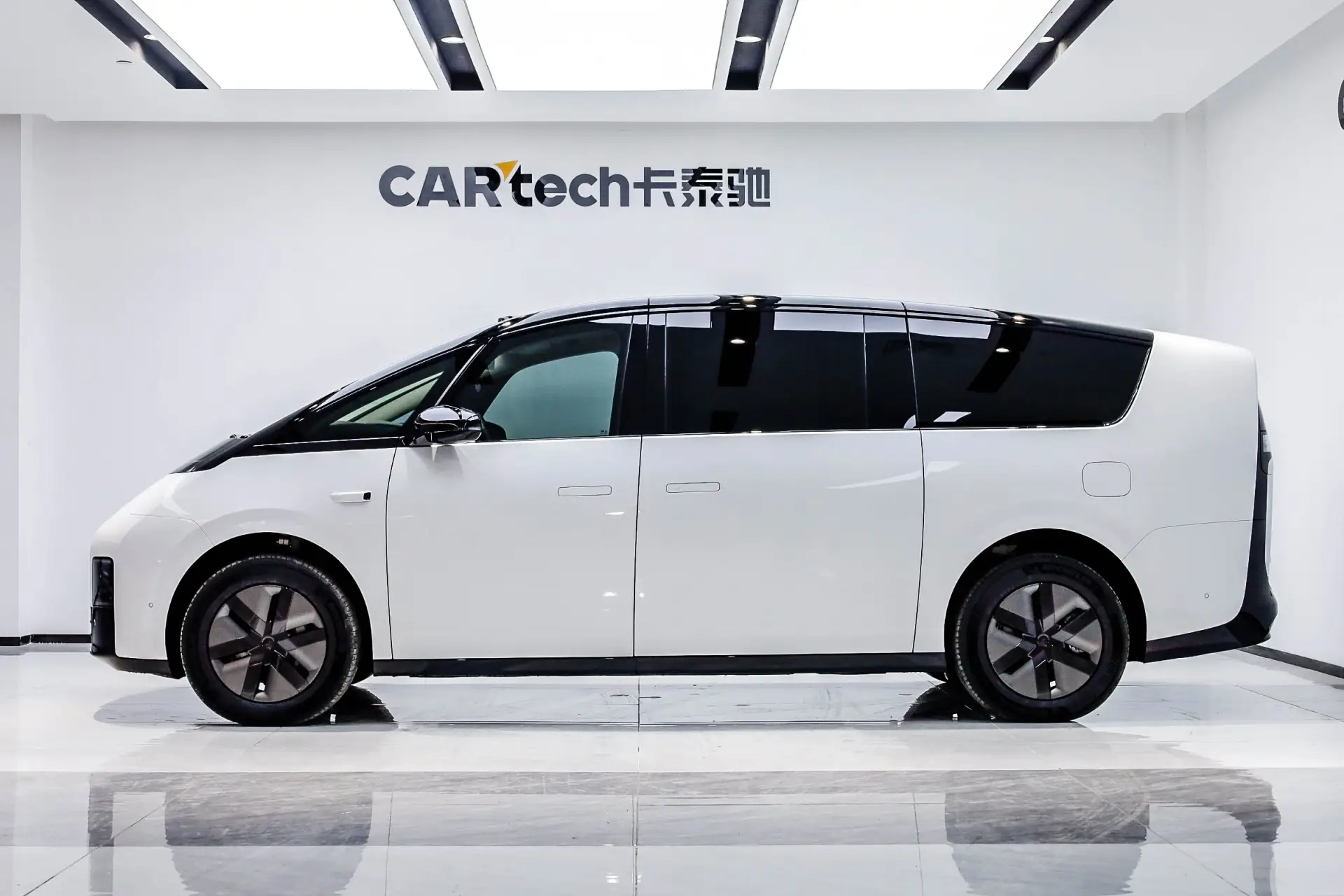 Li Auto MEGA, 2025 все фото