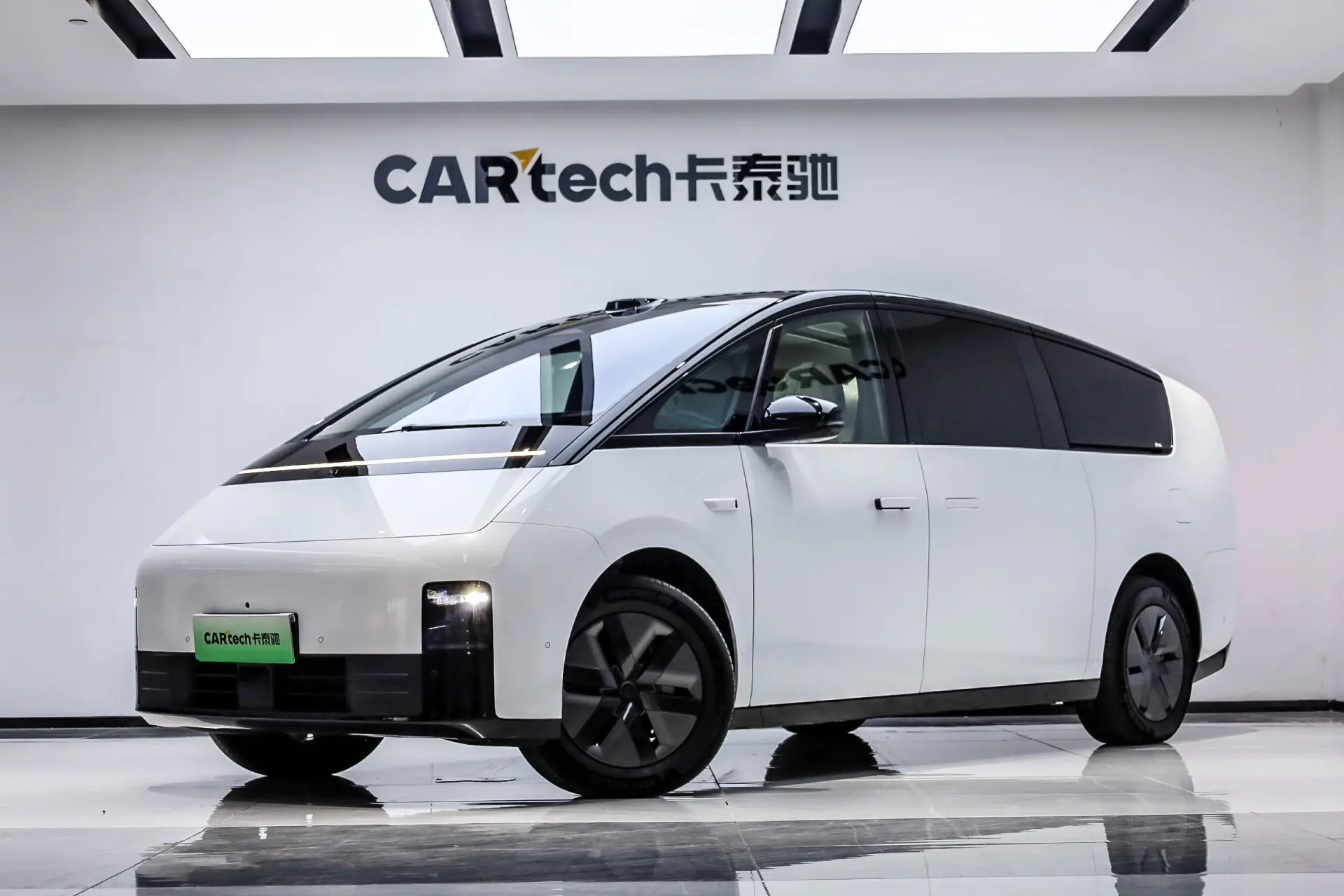 Li Auto MEGA, 2025 1