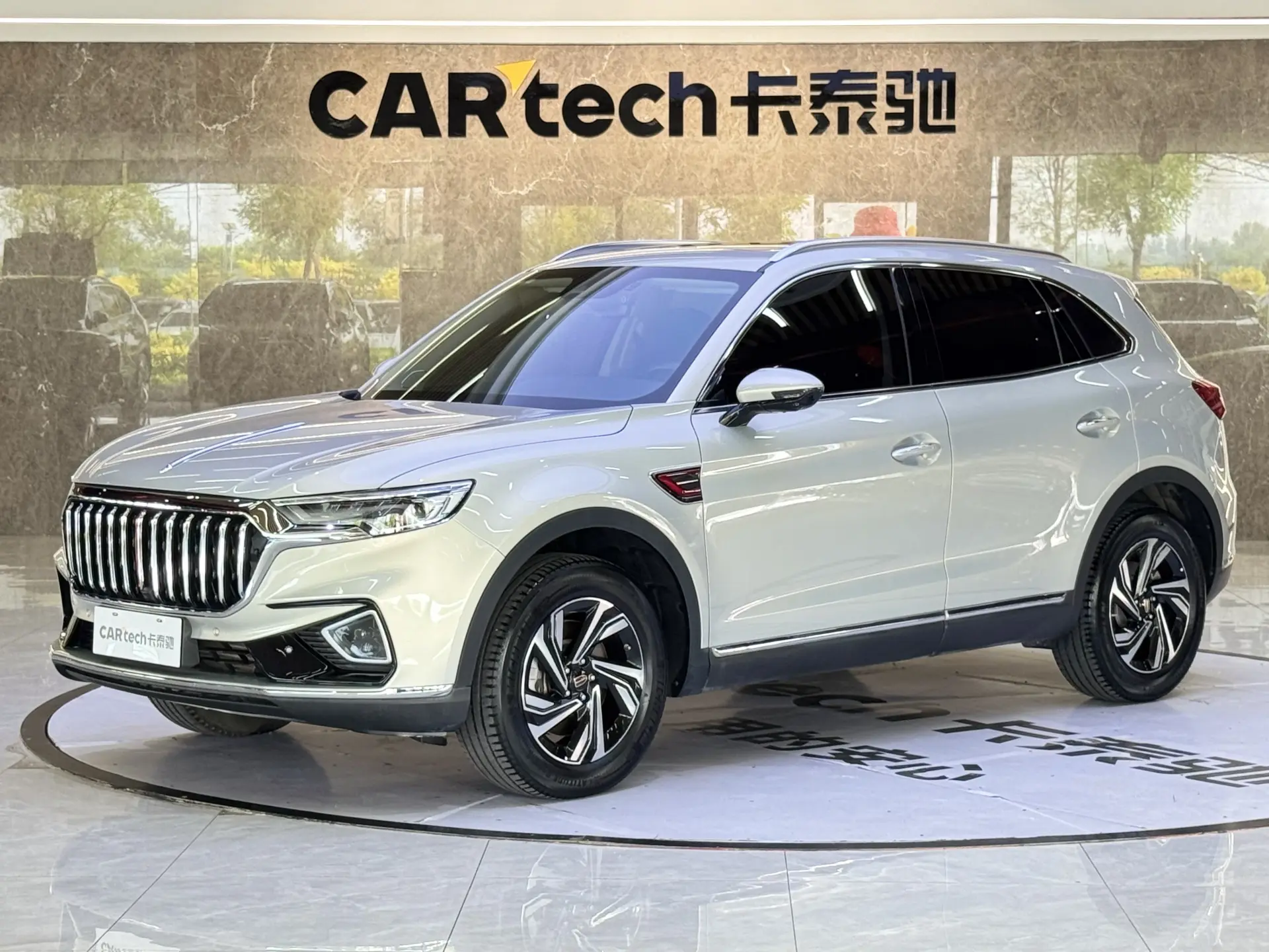Hongqi HS5